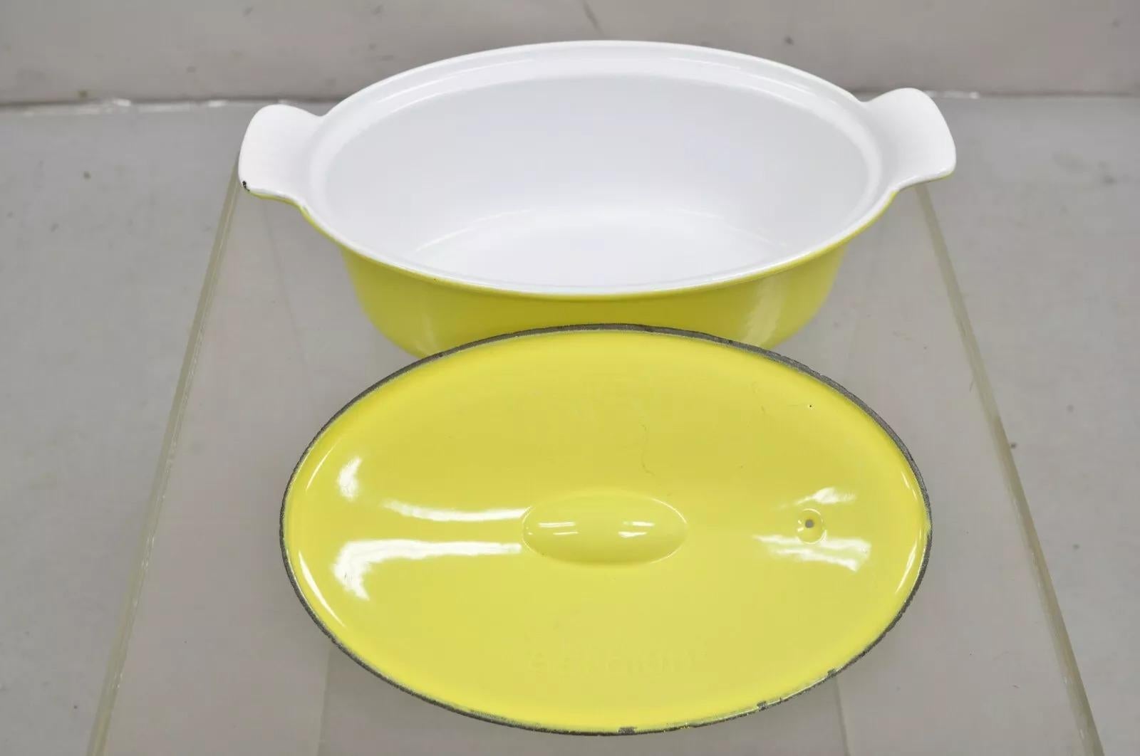 XX secolo Casseruola ovale con coperchio Descoware Belgio Giallo in ghisa smaltata vintage in vendita