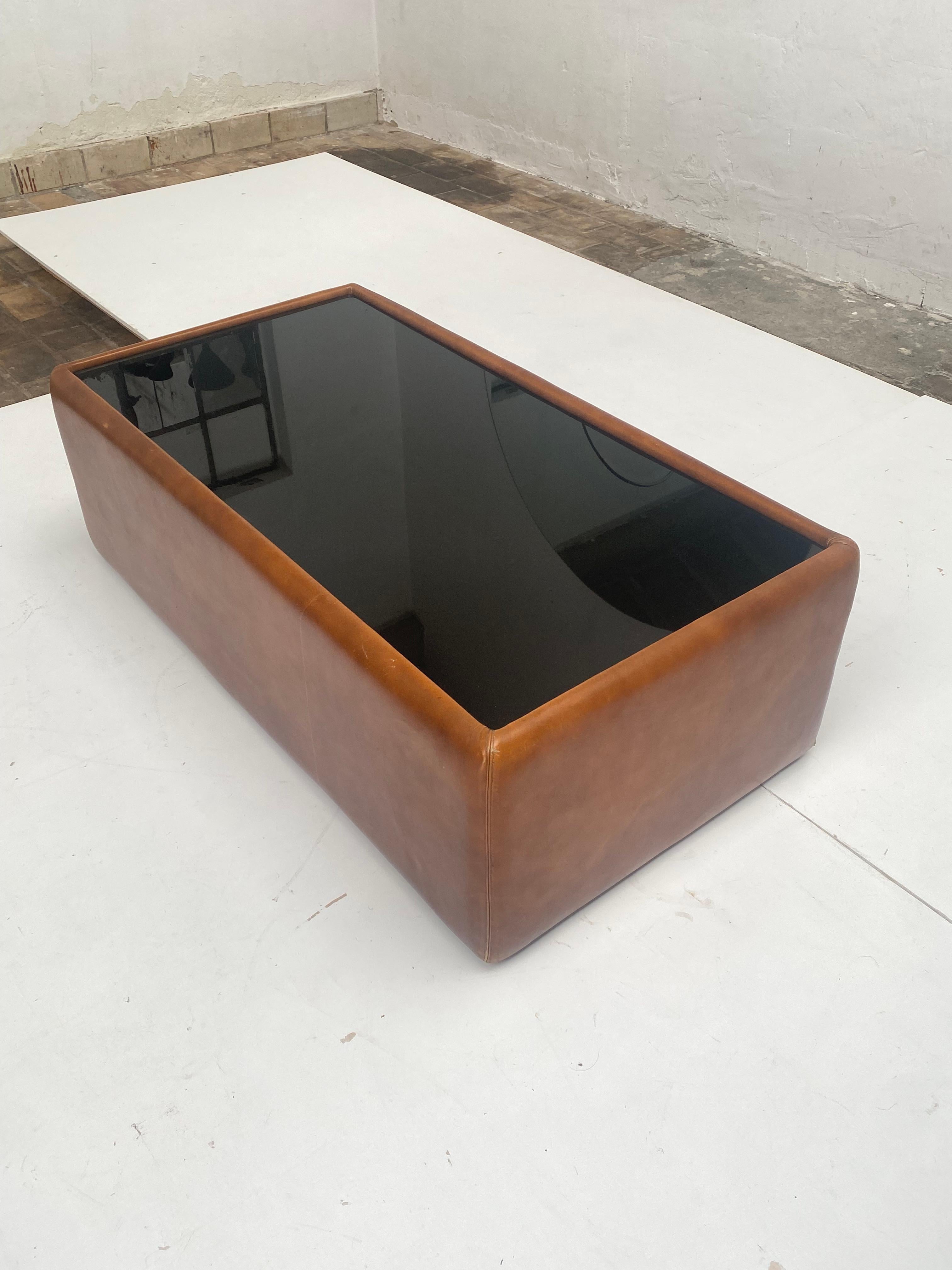 Vintage Desede Style Italian 1970's Coffee Table in Glass & Leather  For Sale 5