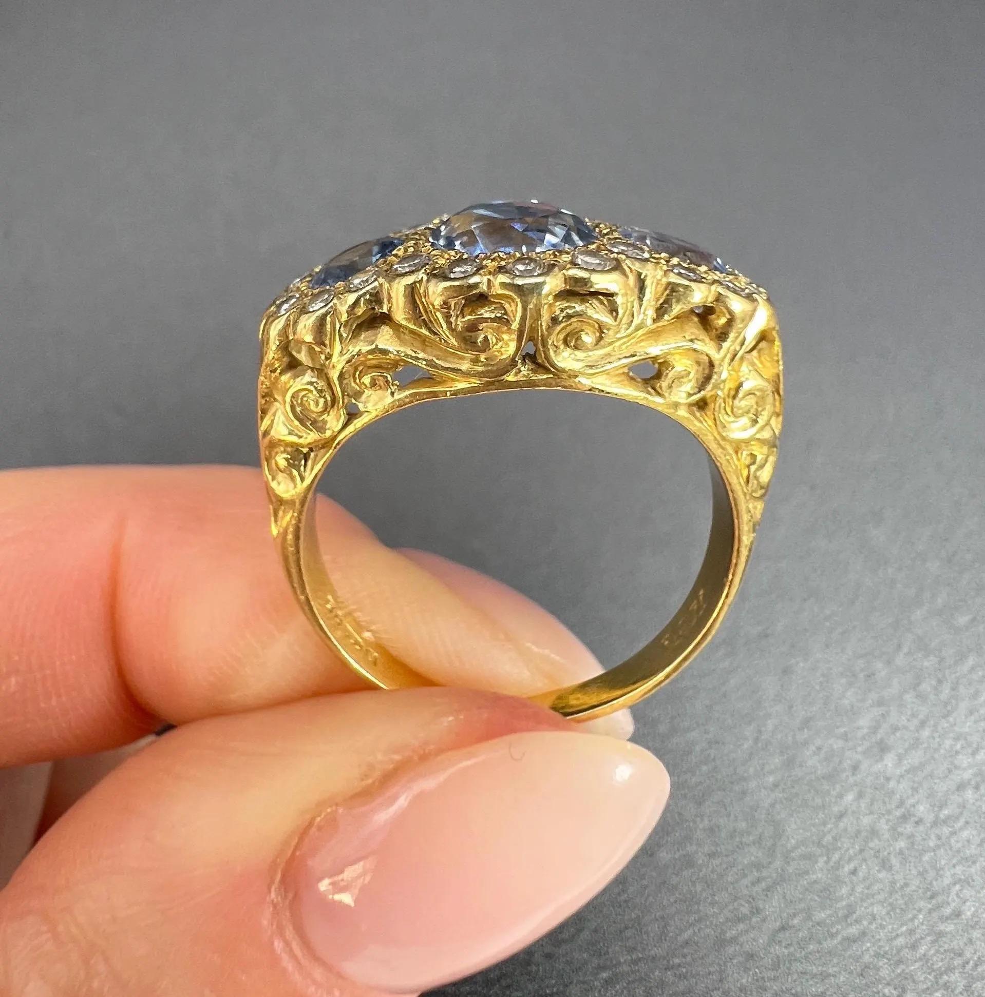 Dreifacher Gänseblümchenring im Vintage-Design aus 18 Karat Gold, Kornflour-Blauem Saphir und Diamant im Zustand „Gut“ im Angebot in Brighton, GB