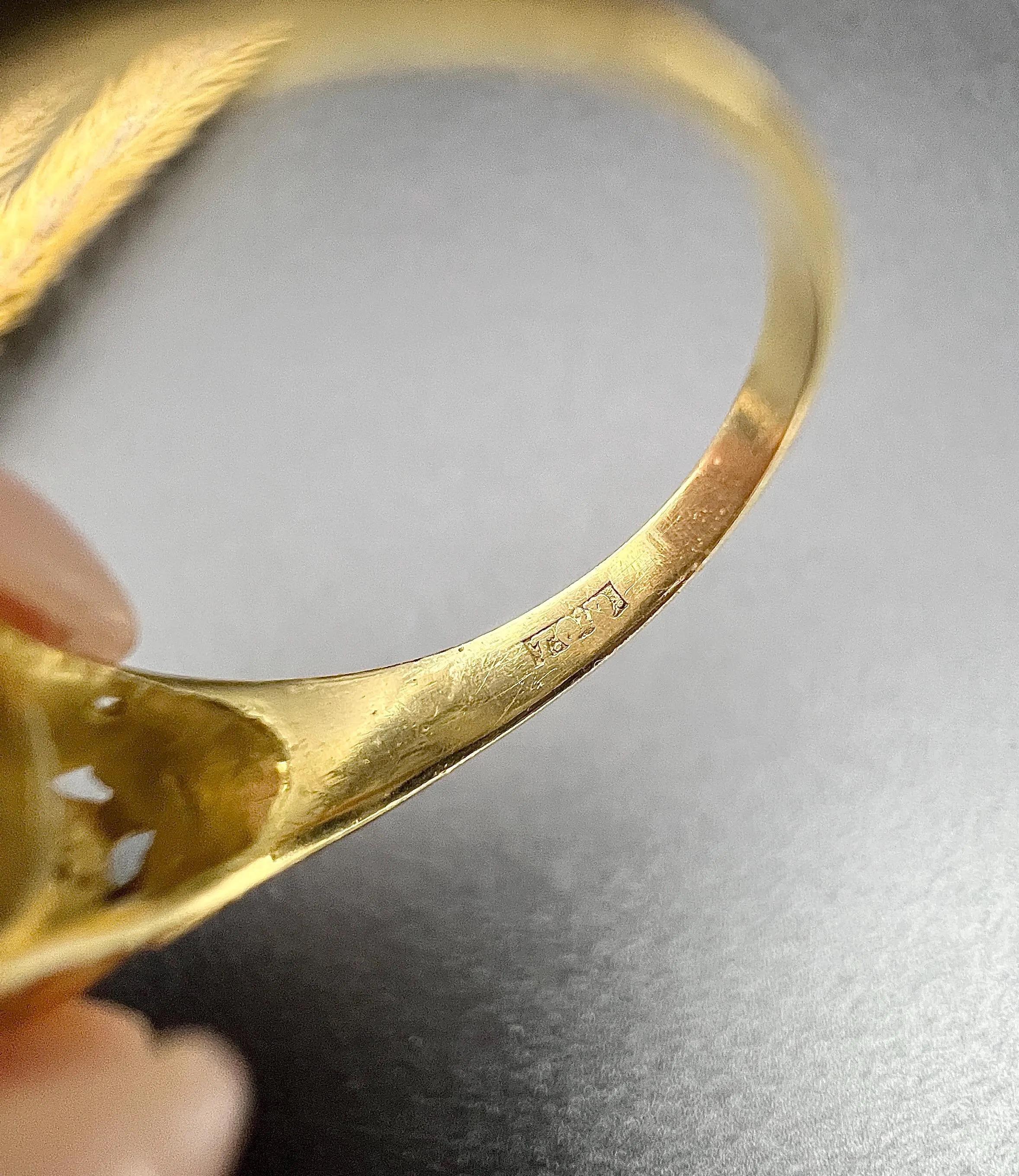 Dreifacher Gänseblümchenring im Vintage-Design aus 18 Karat Gold, Kornflour-Blauem Saphir und Diamant für Damen oder Herren im Angebot