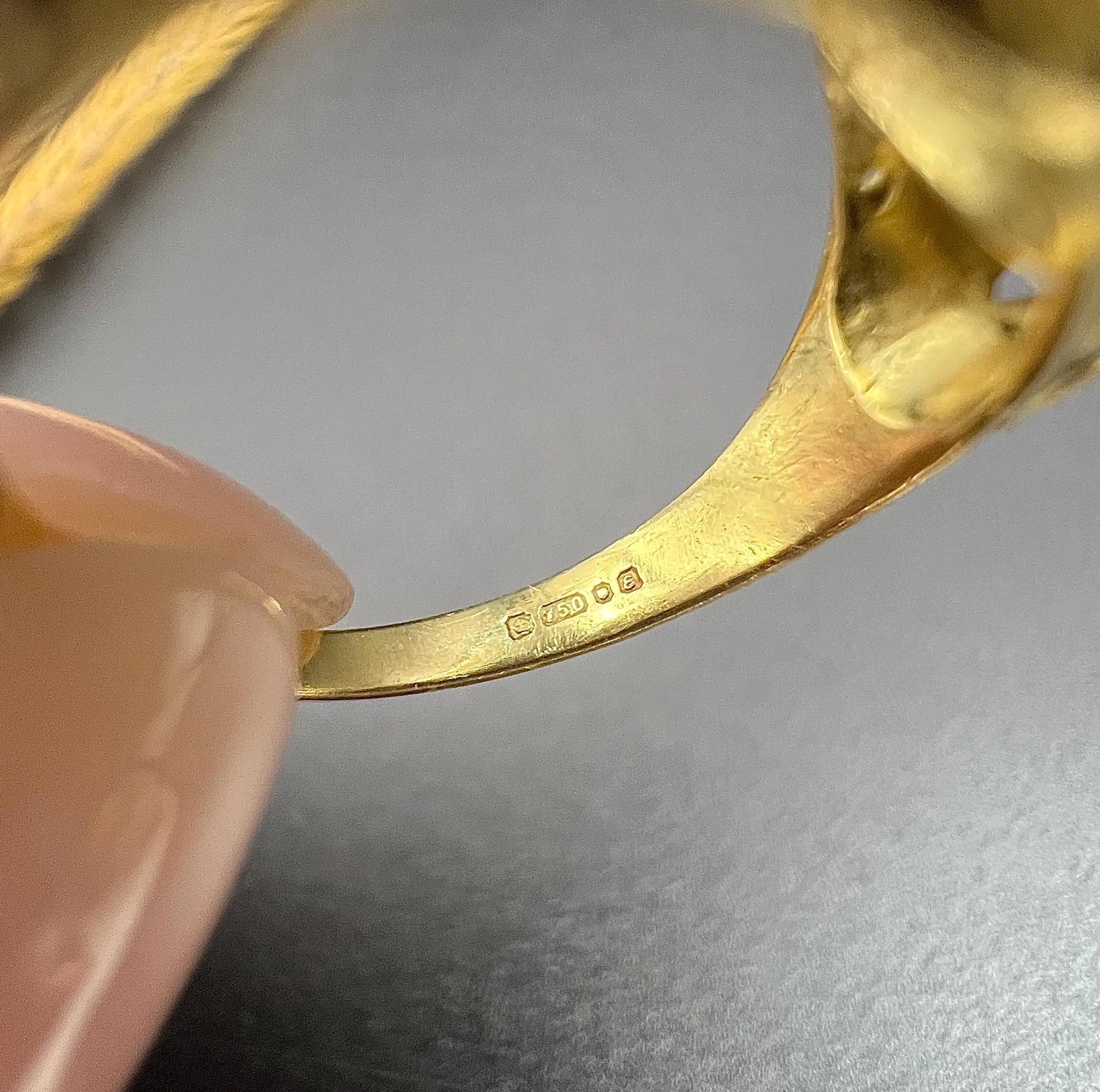 Dreifacher Gänseblümchenring im Vintage-Design aus 18 Karat Gold, Kornflour-Blauem Saphir und Diamant im Angebot 2