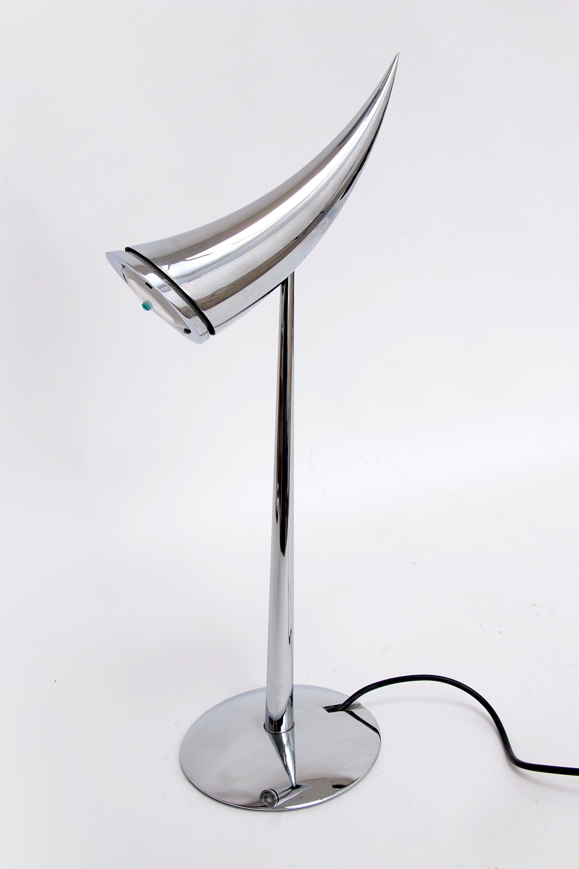 Philippe Starck Design Ara Tischlampe von für Flos  1988 im Angebot 9