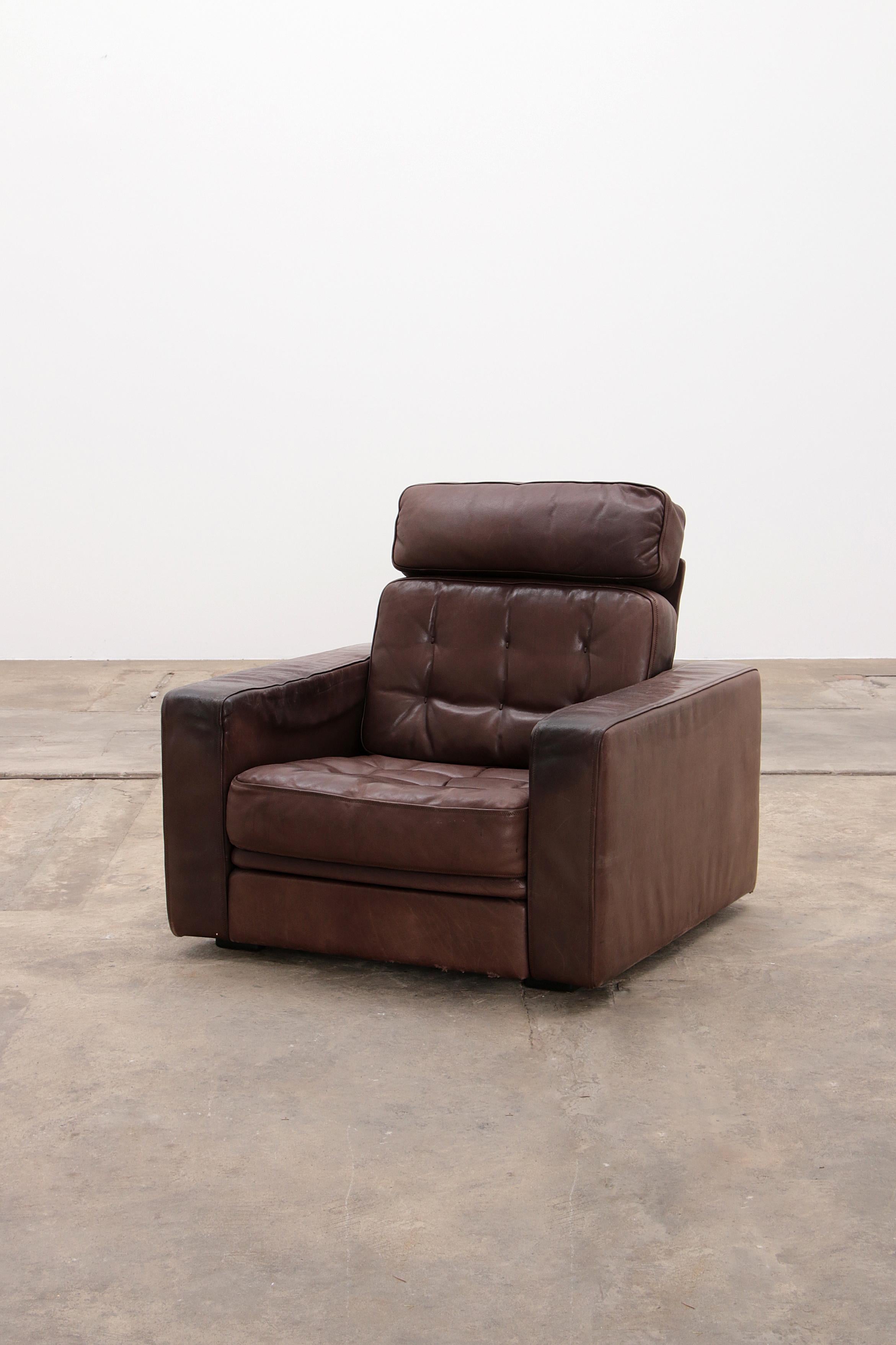 Time to relax!

This sturdy leather club chair from De Sede is made for relaxing. Period: 1970s. Country of origin: Switzerland.

A fantastic relax armchair in brown leather with a beautiful patina & a wonderfully comfortable seat.

The armrests