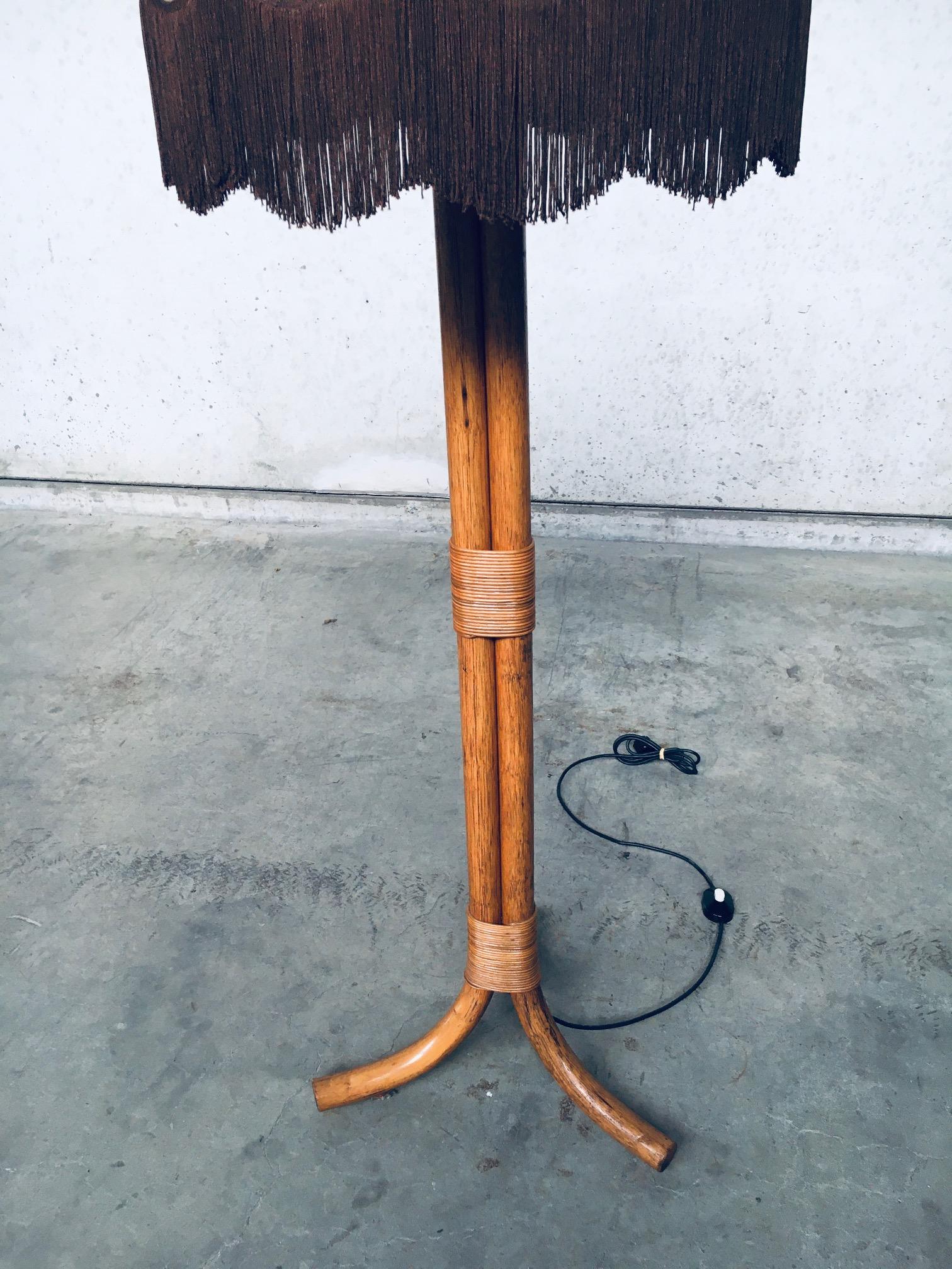 Vintage Design Bamboo Floor Lamp, 1970's, Italy In Good Condition For Sale In Oud-Turnhout, VAN