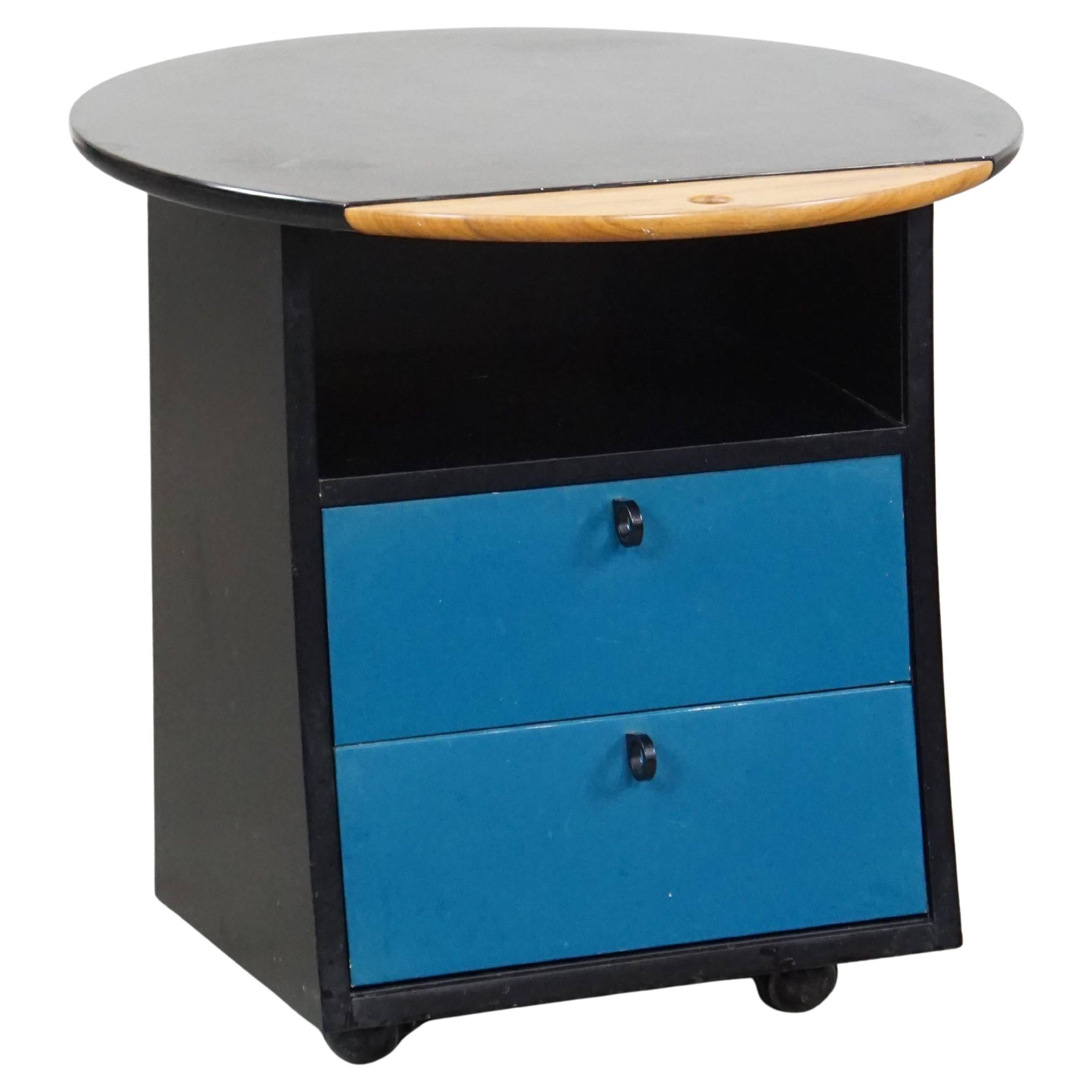 Vintage design (bedside) table by Umberto Asnago for Giorgetti with 2 drawers