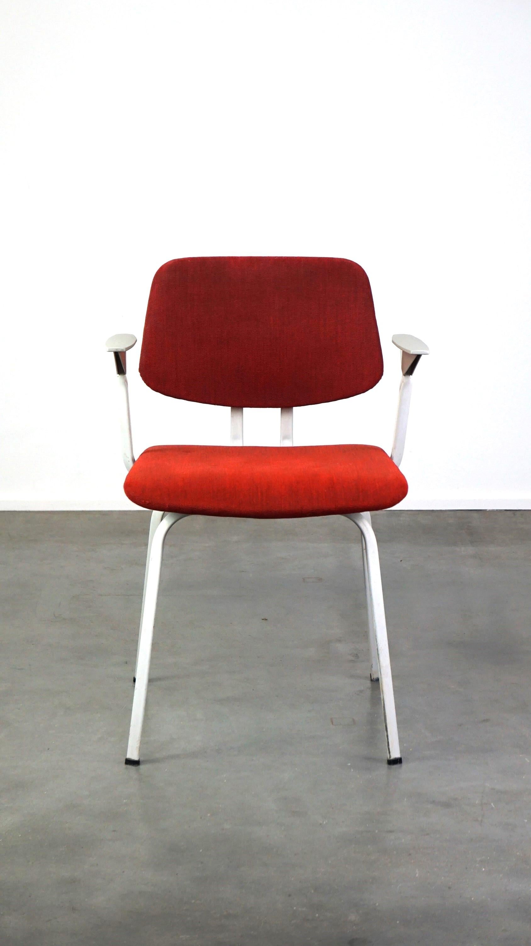 Fatto a mano Sedia di design vintage di Friso Kramer per Ahrend de Cirkel della fine degli anni '60 in vendita