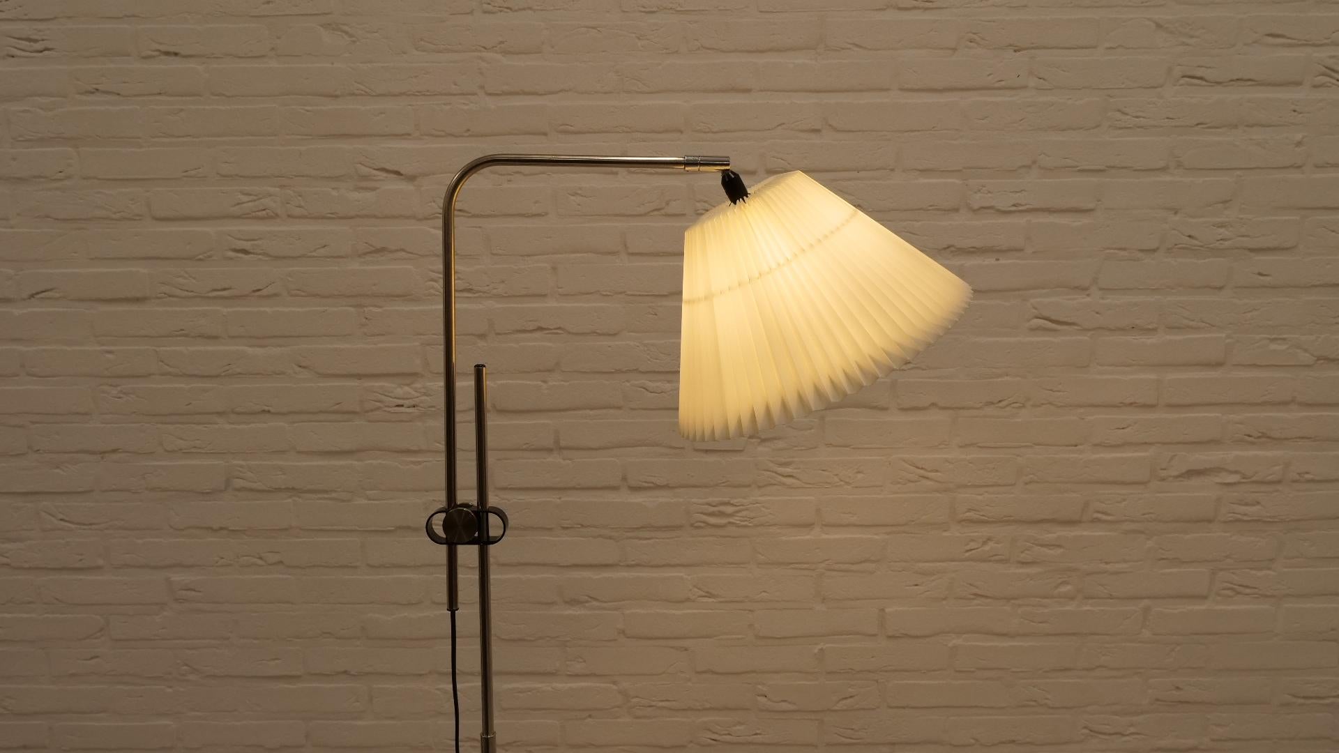 Vintage design Floor lamp  Le Klint Denmark  model 321 For Sale 3