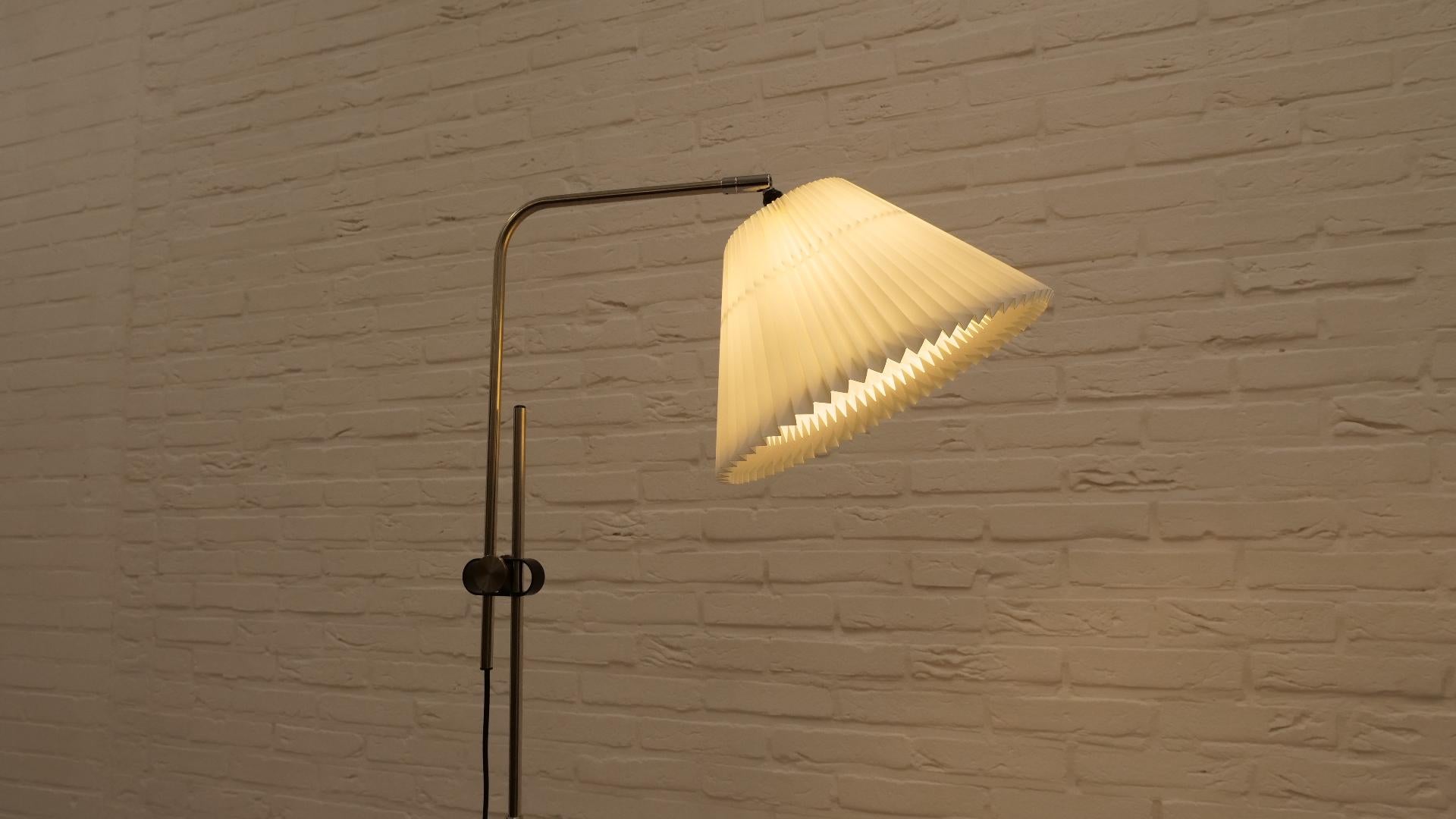 Vintage design Floor lamp  Le Klint Denmark  model 321 For Sale 4