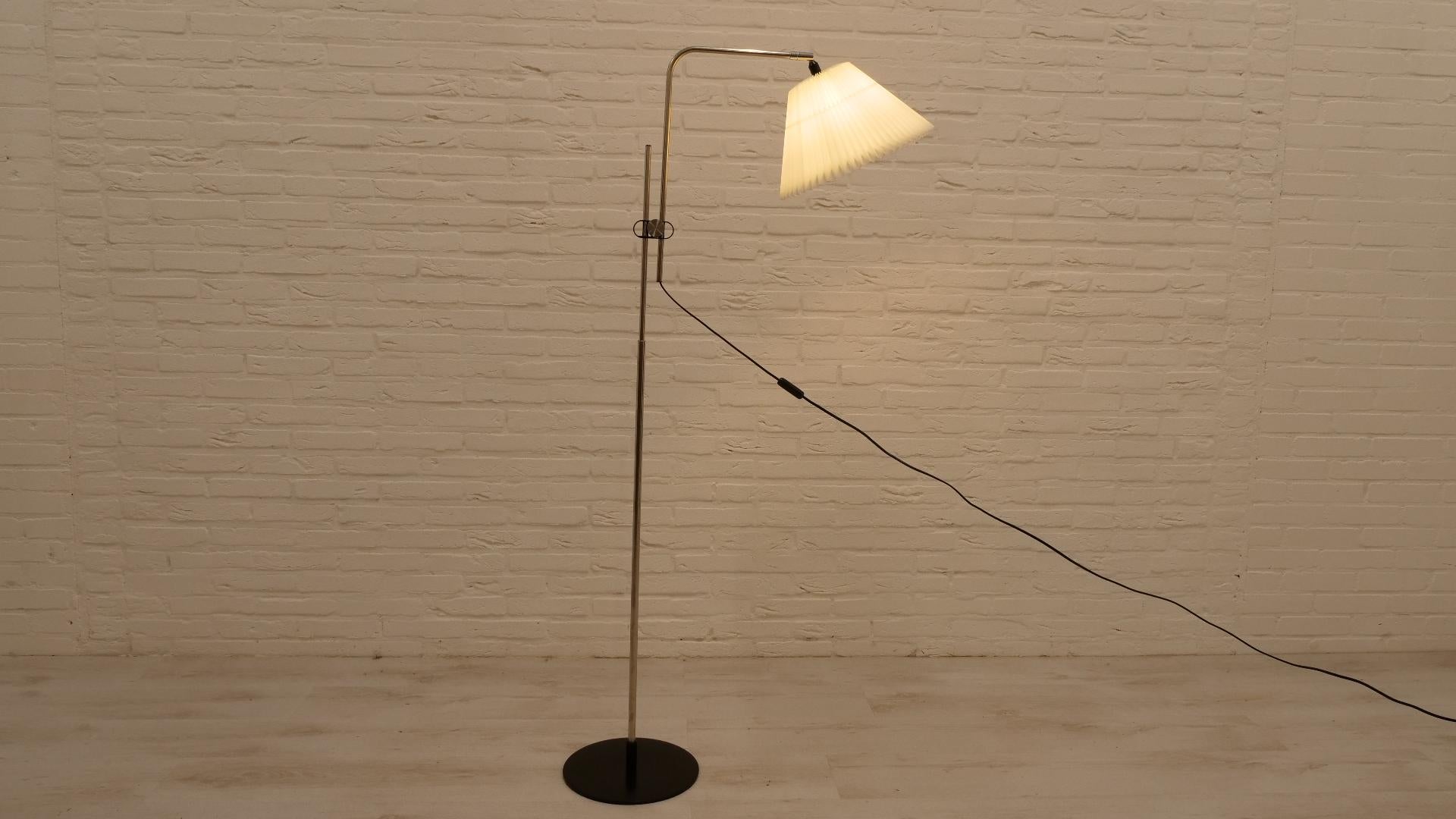 Vintage design Floor lamp  Le Klint Denmark  model 321 For Sale 5
