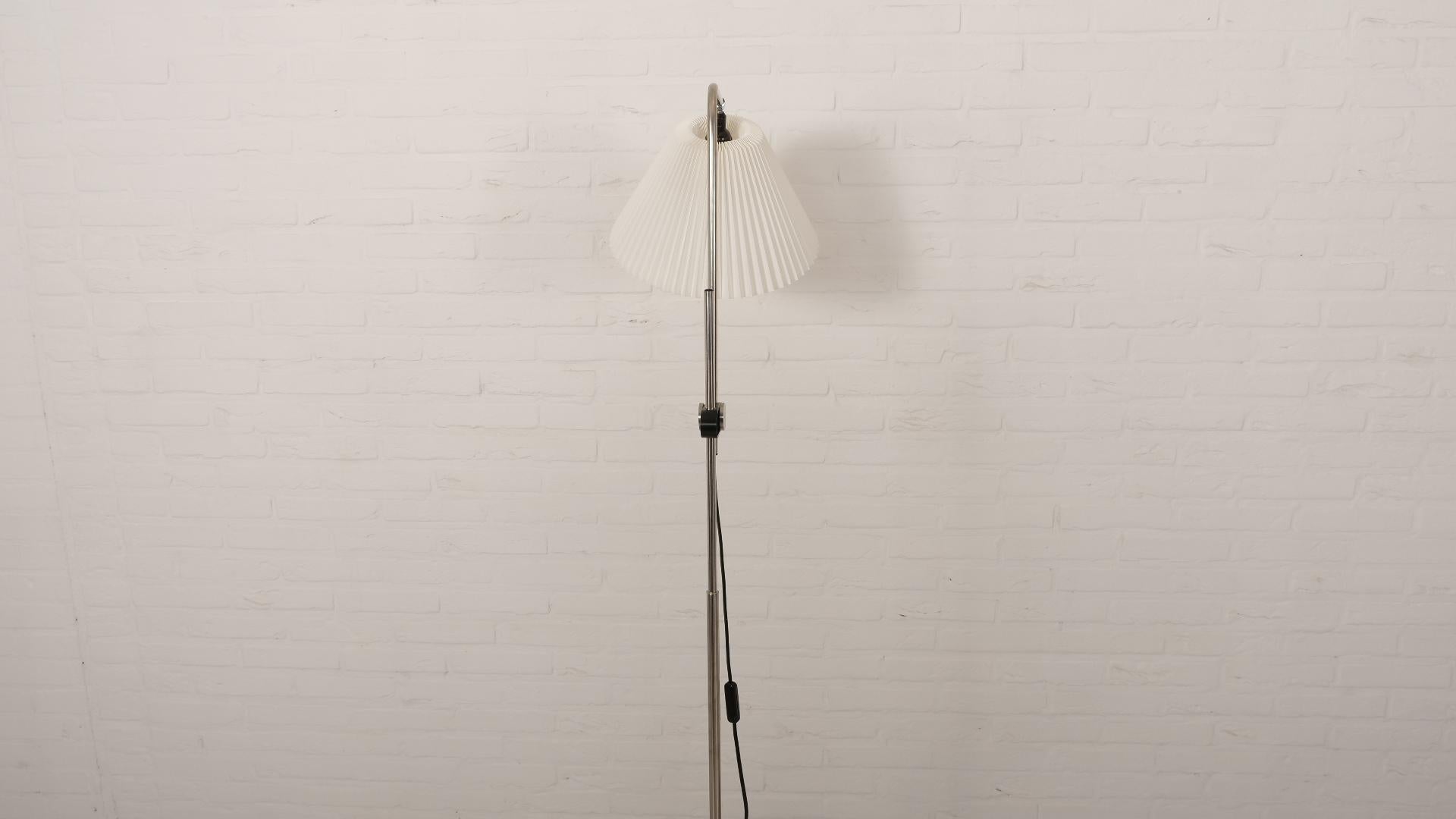 Vintage design Floor lamp  Le Klint Denmark  model 321 For Sale 1