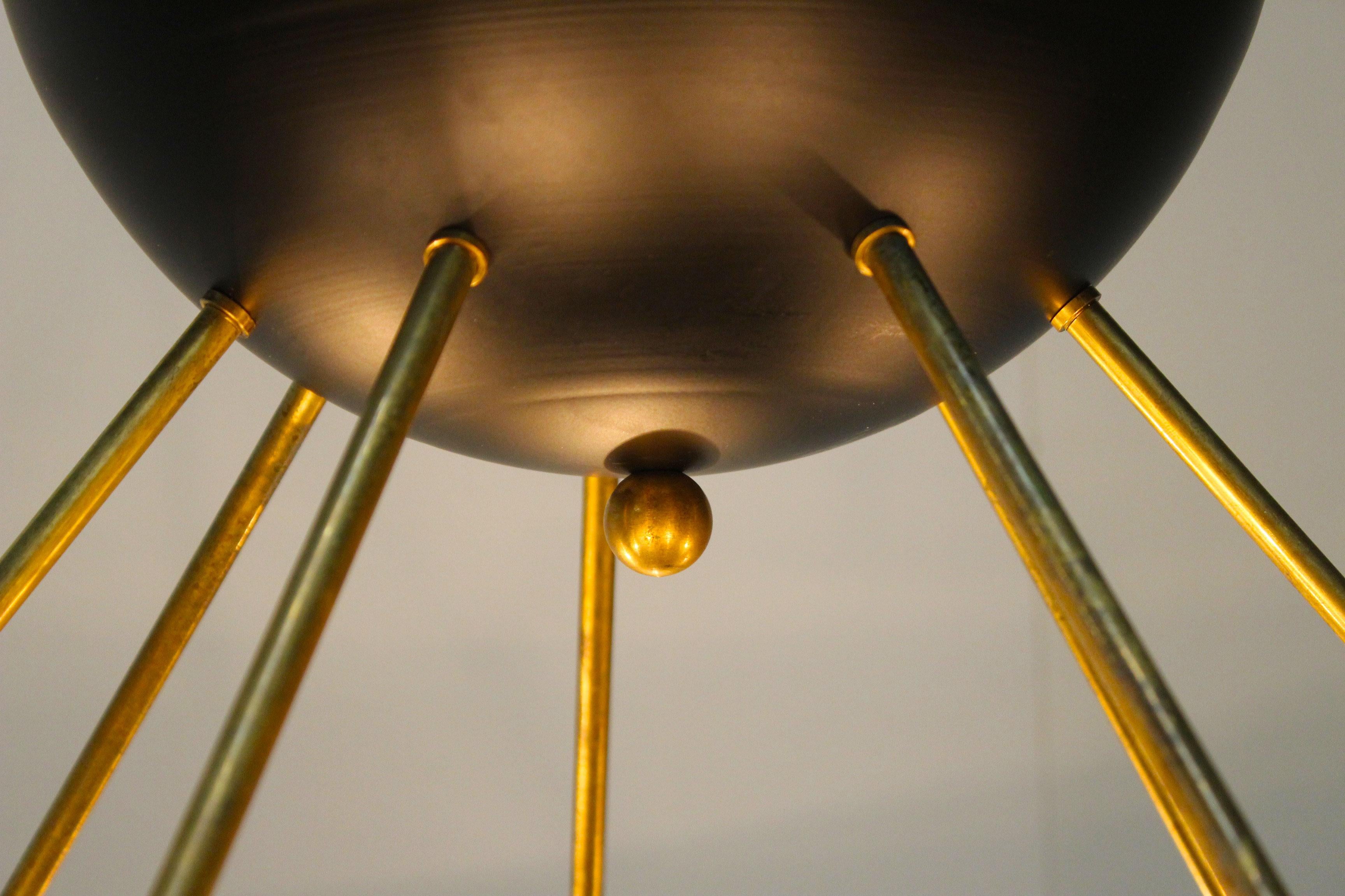 Italienischer Sputnik-Kronleuchter im Vintage-Design, Stilnovo zugeschrieben Messing, 1950 im Zustand „Gut“ im Angebot in Ijzendijke, NL