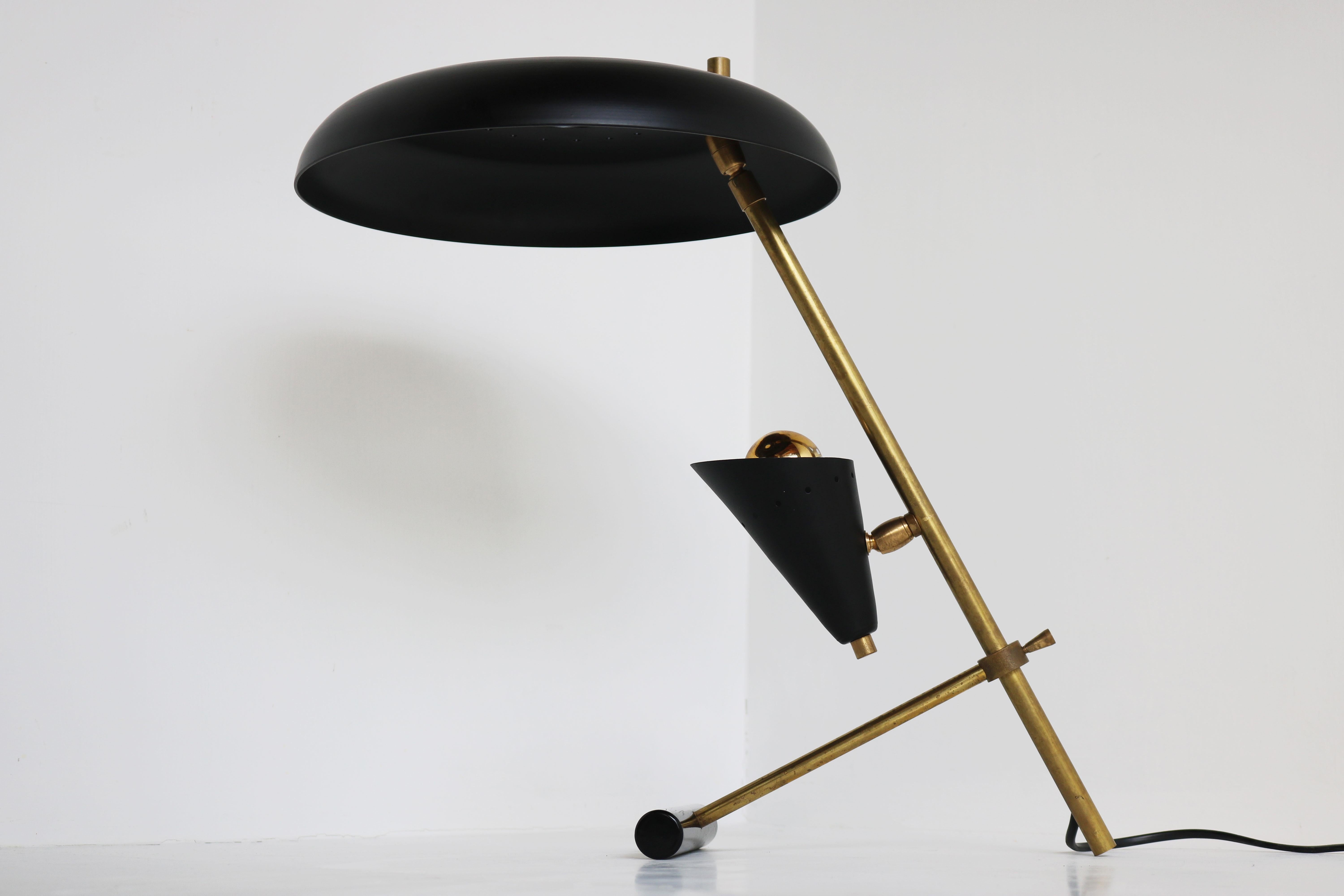 1 of 2 gorgeous Italian vintage design desk / table lamp attributed to Stilnovo. Minimalist design with the well known midcentury ''Z'' design shape. Made out of brass & black metal. You can adjust the shade to your own desired angle new wiring,