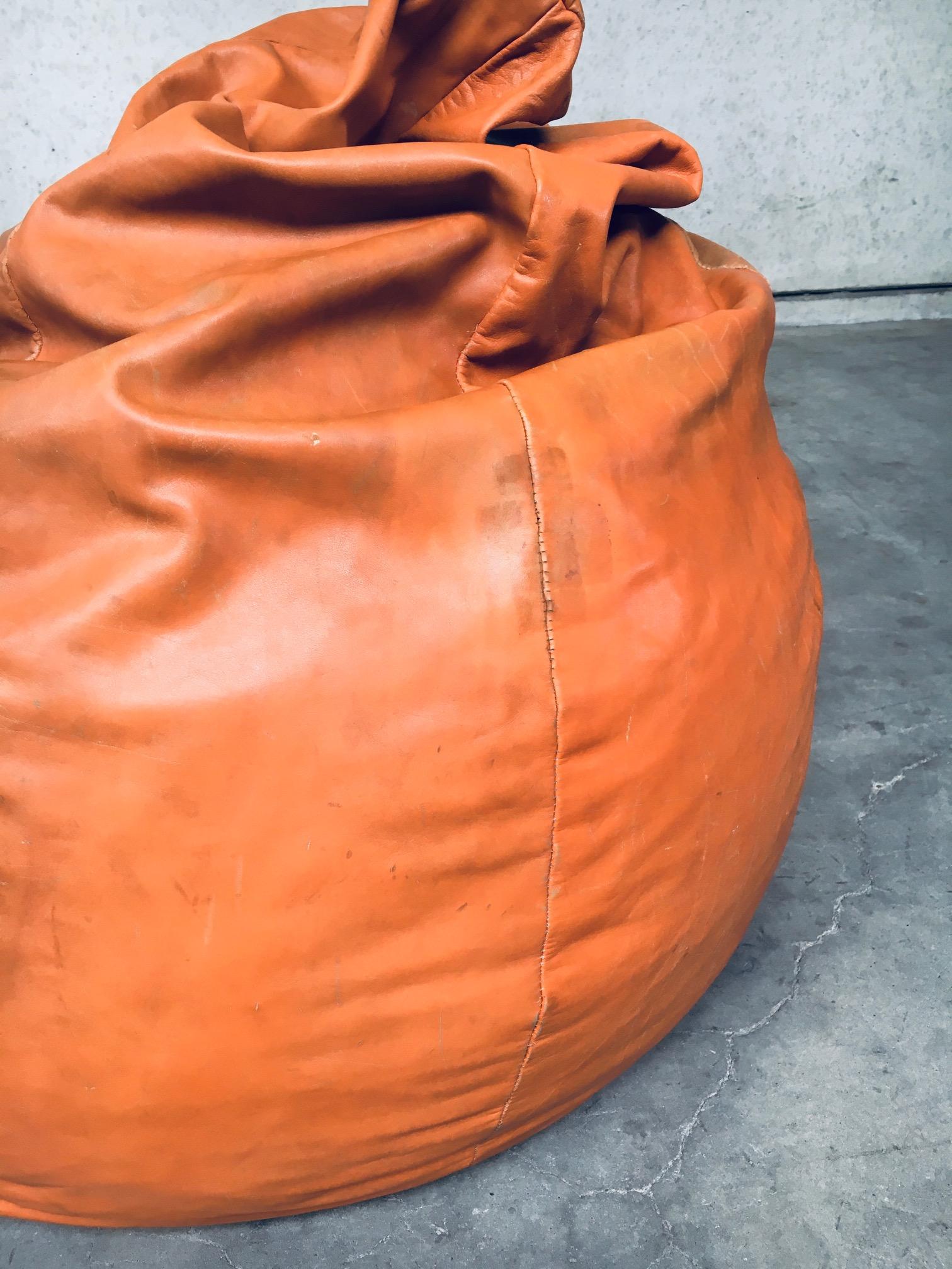 Saco de judías de cuero con diseño vintage, años 70 Italia en venta 3