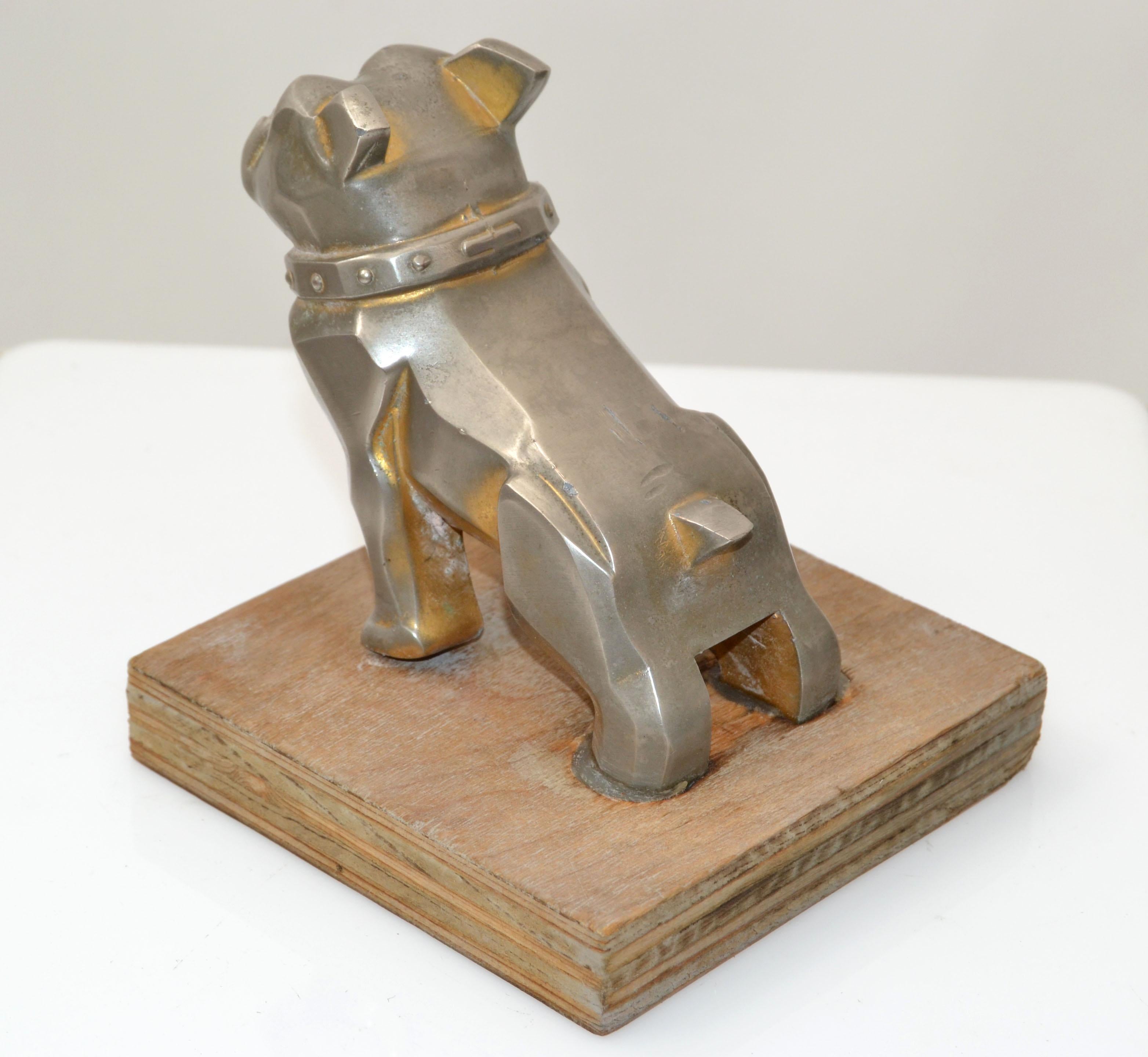 Vintage Design Patent Mack Trucks Bull Dog Figurine, Statue, Animal Sculpture In Good Condition For Sale In Miami, FL