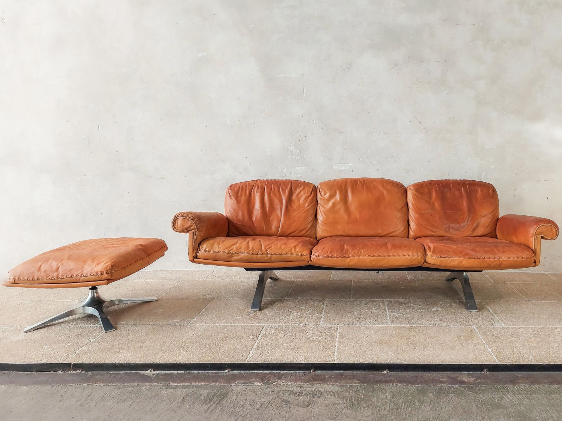 Mid-Century Modern Vintage design sofa from De Sede and hocker , model DS31, in cognac leather