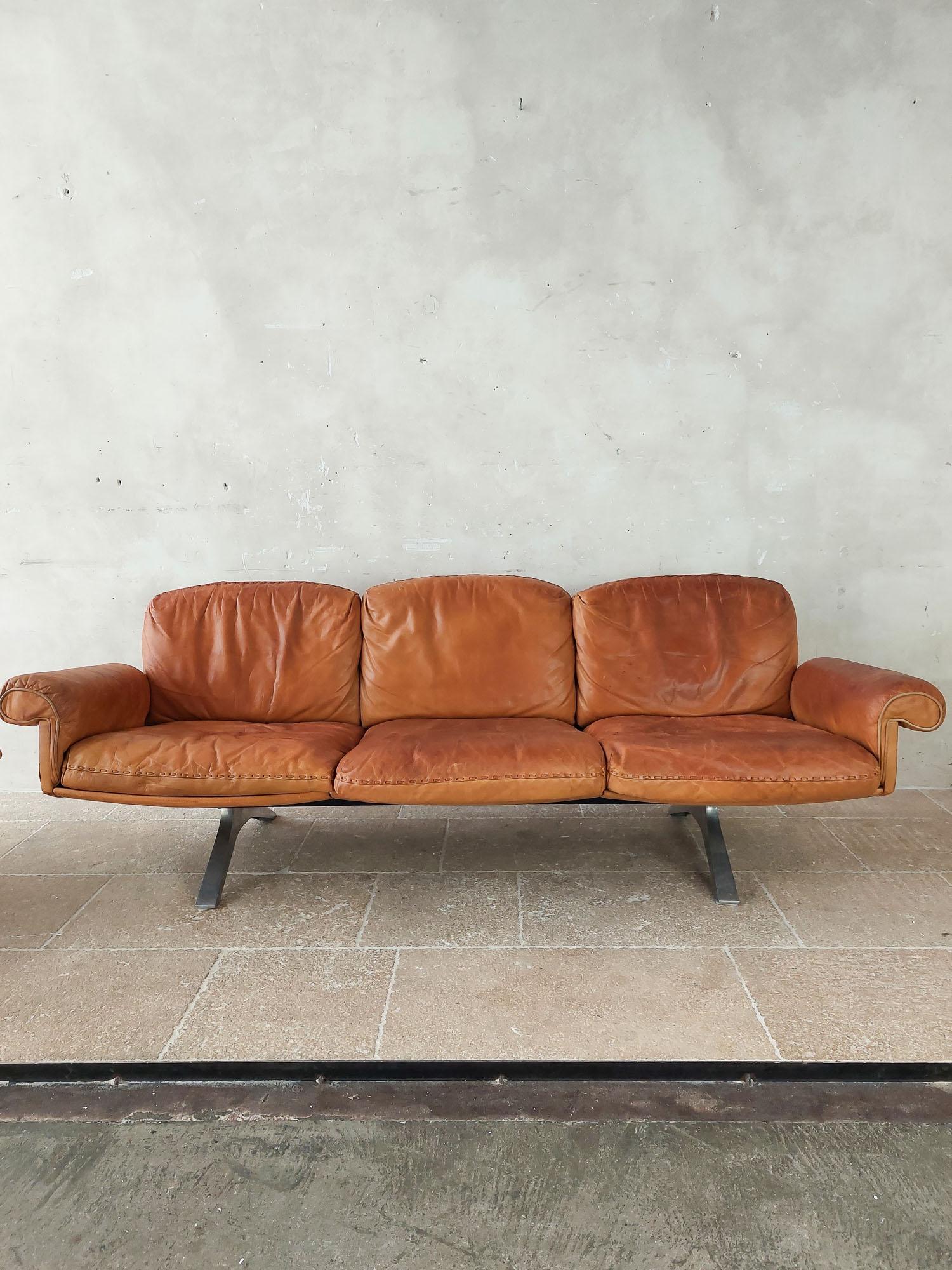 Late 20th Century Vintage design sofa from De Sede and hocker , model DS31, in cognac leather