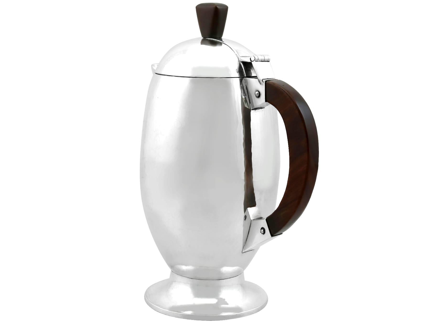 Vintage Design Style Sterling Silver Coffee Jug (1953) In Excellent Condition For Sale In Jesmond, Newcastle Upon Tyne