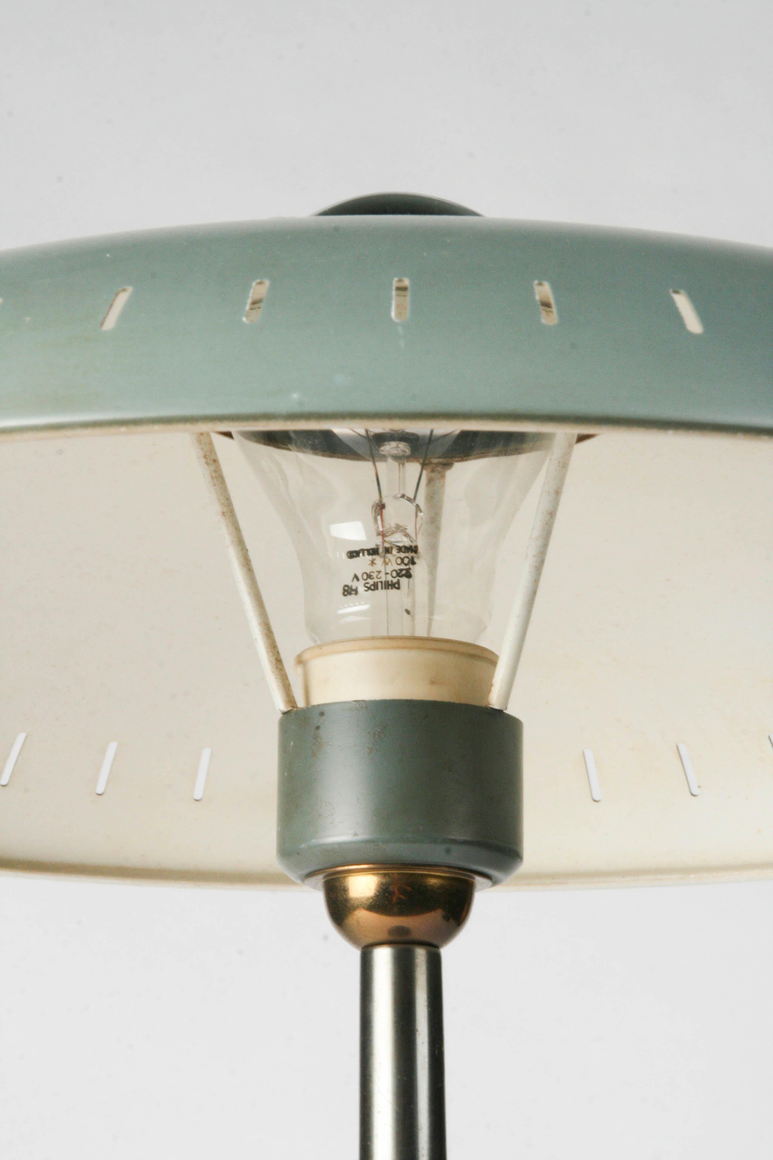 Vintage Design Table Lamp from Philips, Design by Louis Kalff, Mid-20th Century In Good Condition In Casteren, Noord-Brabant