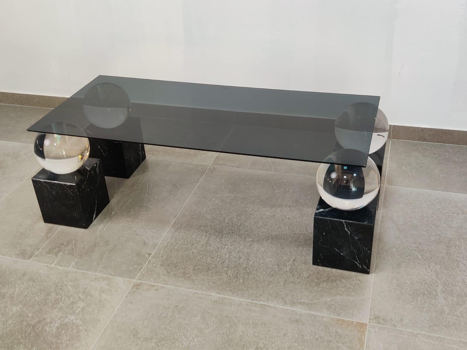 Table design vintage avec sphères et marbre, 1970 Bon état - En vente à Benalmadena, ES