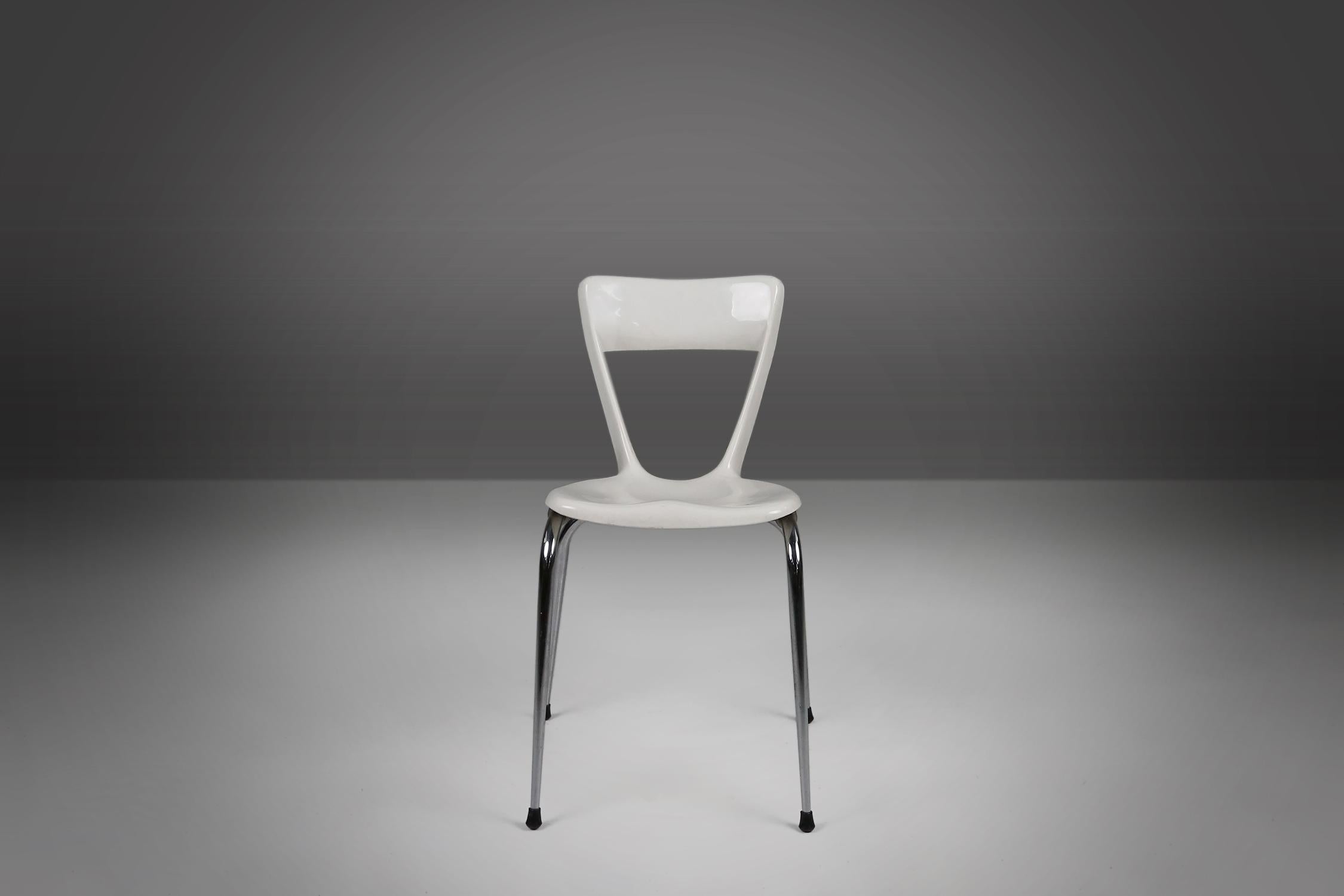 Vintage design white Gilac dining chair No. 1183, France, 1960s In Good Condition For Sale In Meulebeke, BE