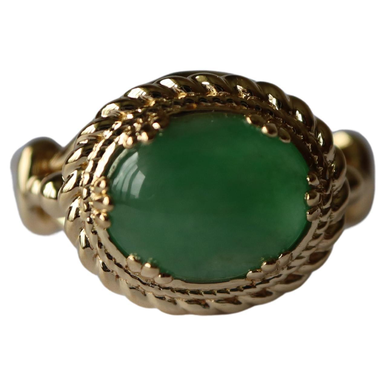 Vintage-Designed Jade Ring in 18K Solid Gold For Sale