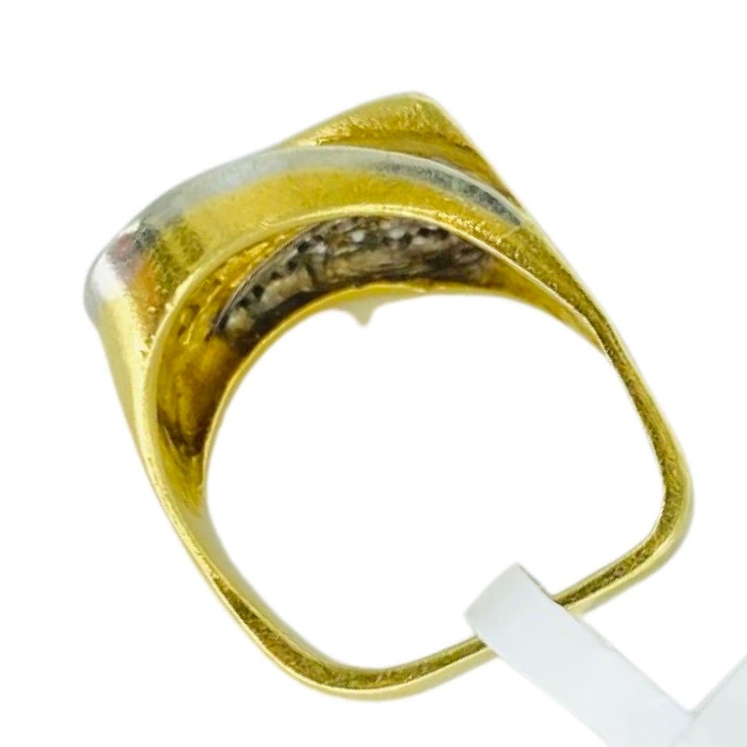 Anello da cocktail con cluster di diamanti da 2,15 carati (peso totale) in oro 18 carati, di design vintage in vendita 2
