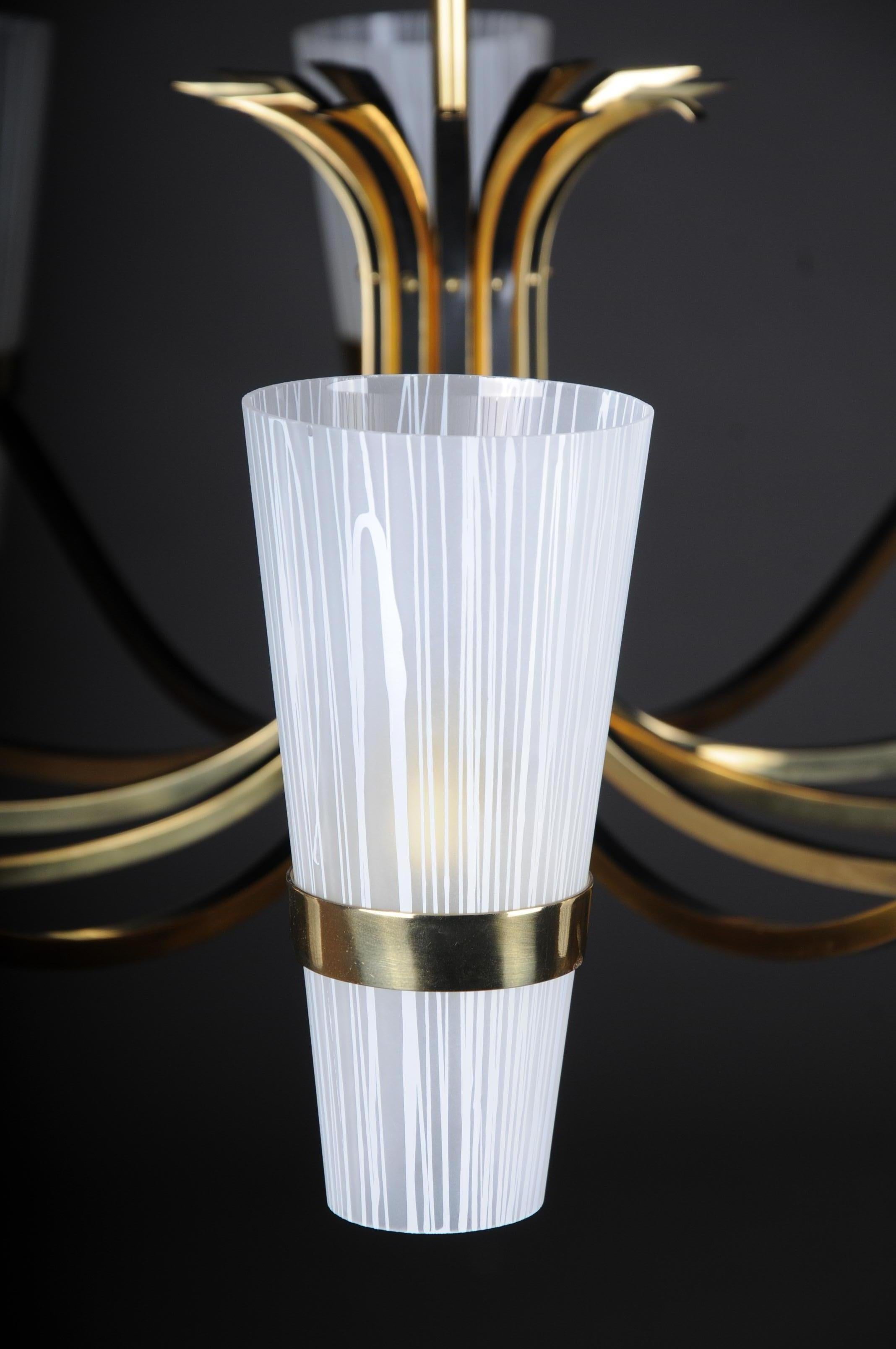 Vintage-Designer-Taschenlampe, Sputnik, Messing, 1960er Jahre.

Massiver vergoldeter Messingkronleuchter mit 12 Armen, elektrifiziert. Messingkörper Äußerst dekorativer Designer-Kronleuchter mit hochwertiger Verarbeitung. Alle 12 Arme haben eine