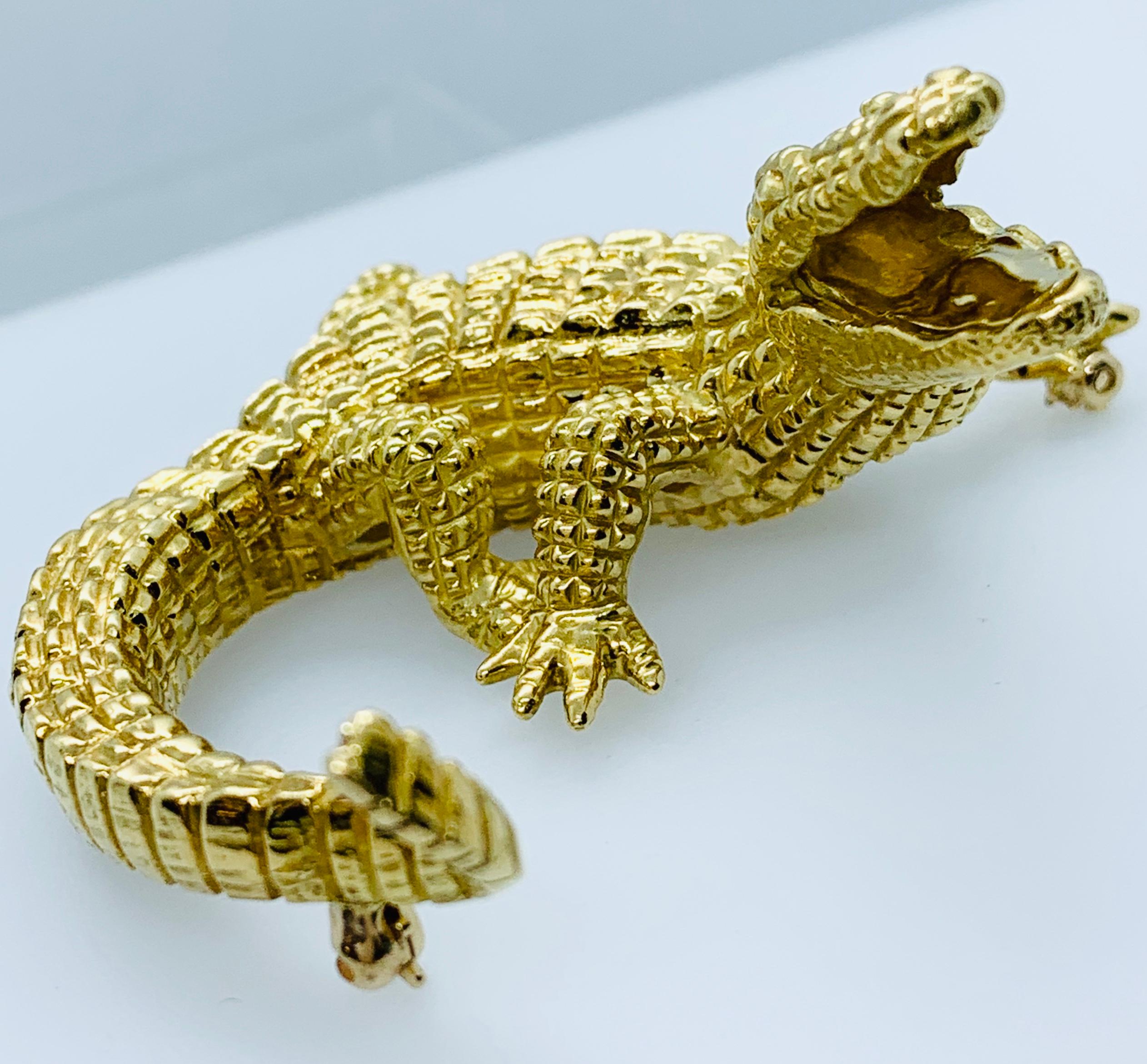 Contemporary Vintage Designer Craig Drake 18 Karat Yellow Gold Alligator Brooch