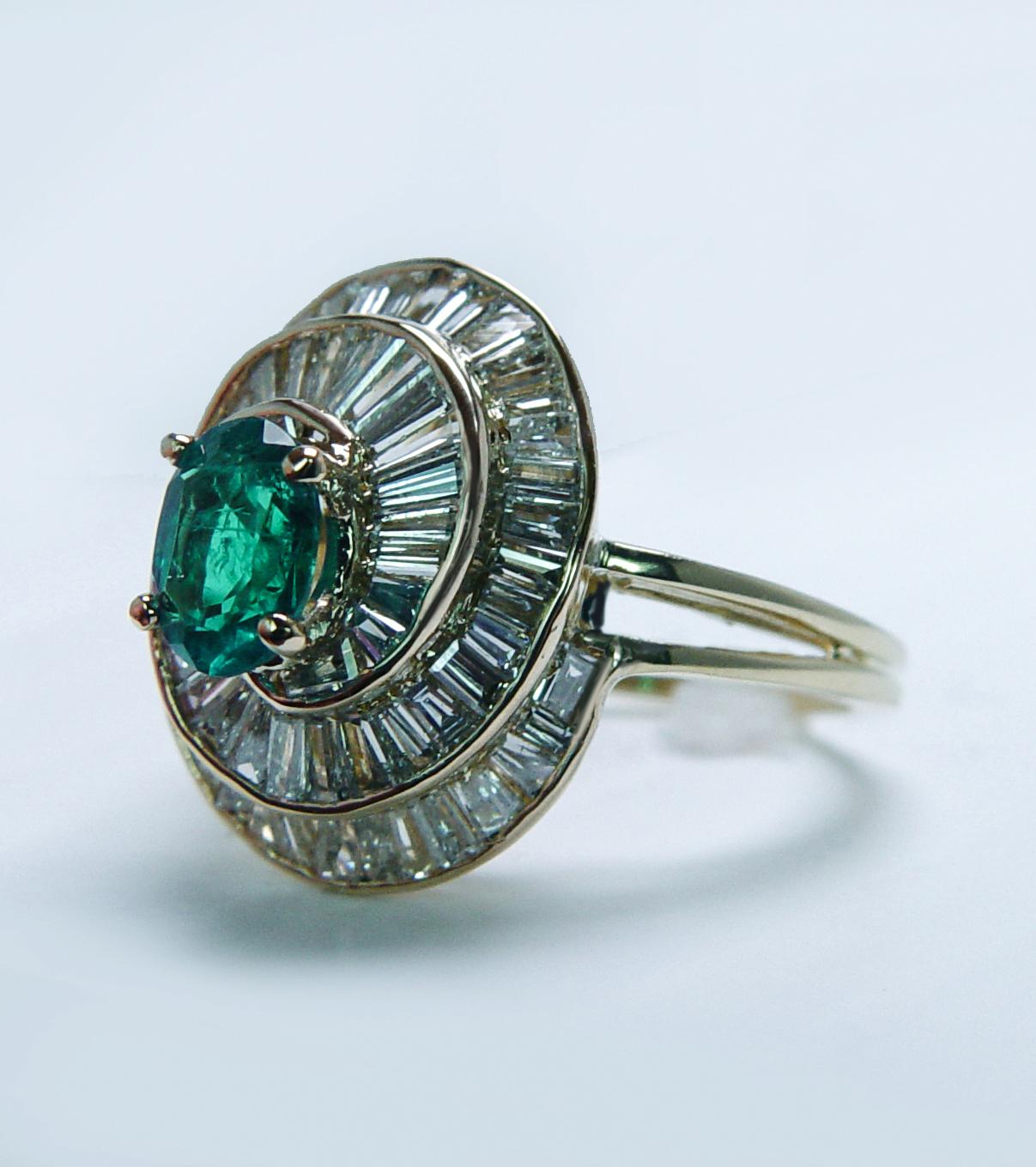 Vintage Designer Emerald Baguette Diamond 18K Gold Swirl Ballerina Ring Estate For Sale 2