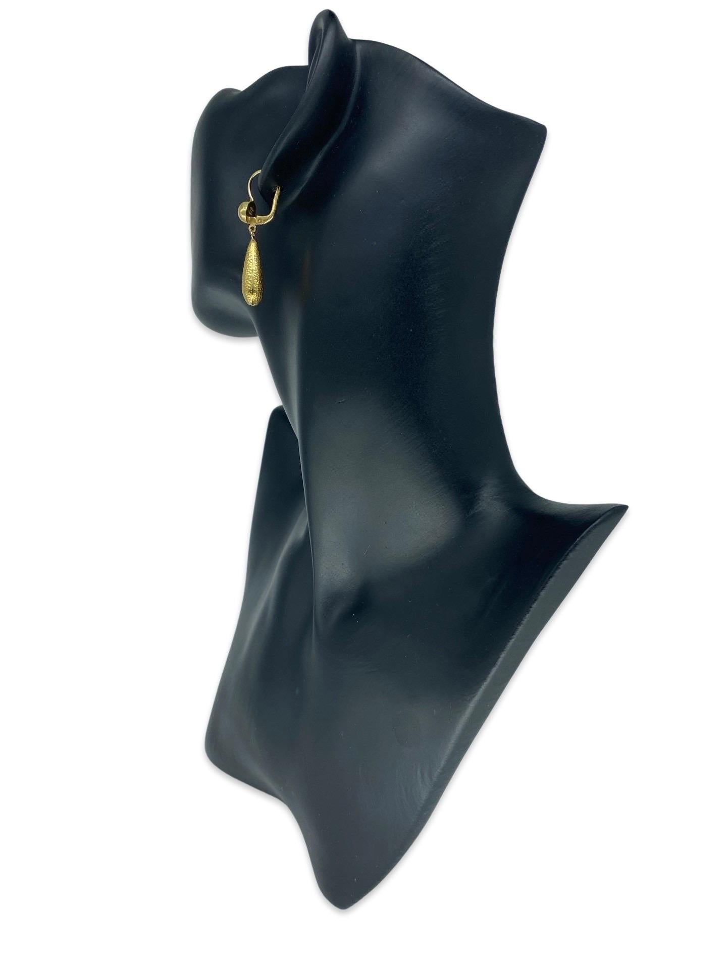 Vintage Designer Hammered Dangle Drop Lever Back Earrings 18k Gold Italy For Sale 1