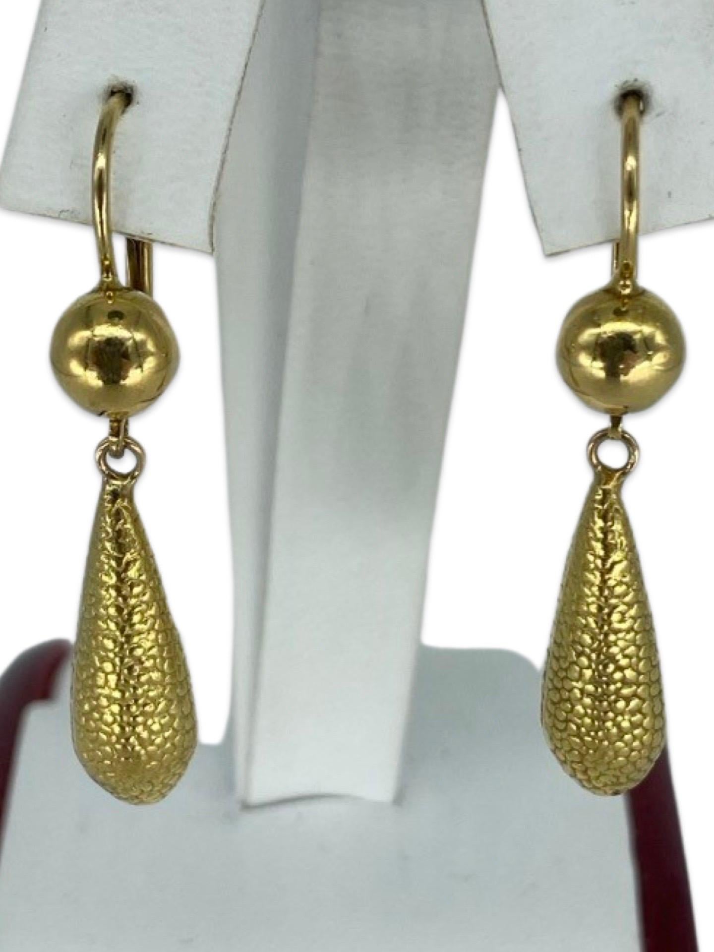 Vintage Designer Hammered Dangle Drop Lever Back Earrings 18k Gold Italy For Sale 3