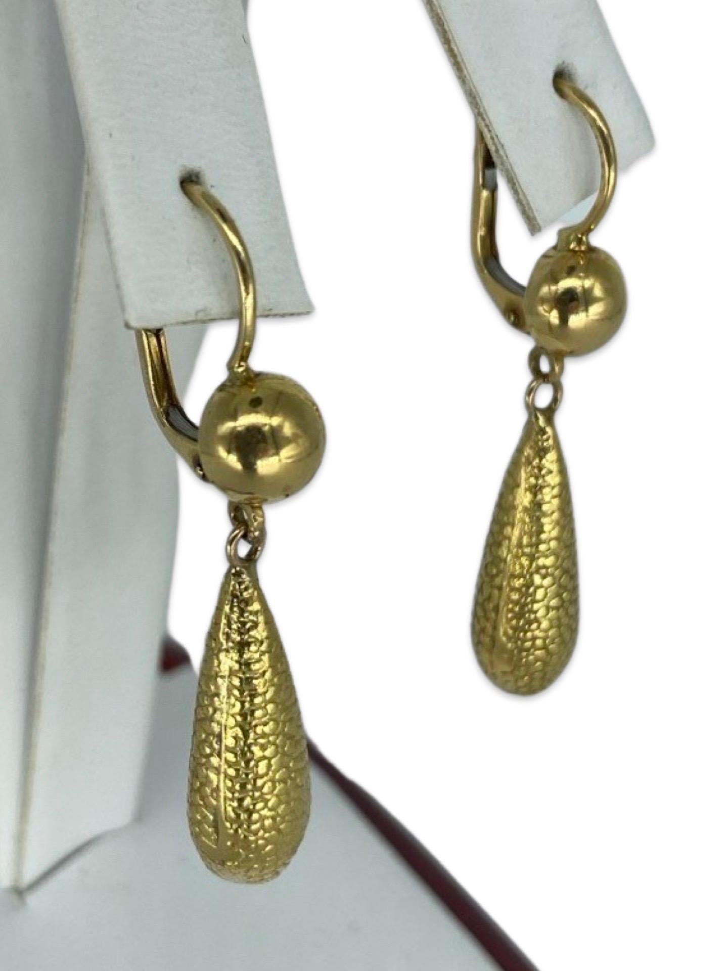 Vintage Designer Hammered Dangle Drop Lever Back Earrings 18k Gold Italy For Sale 4