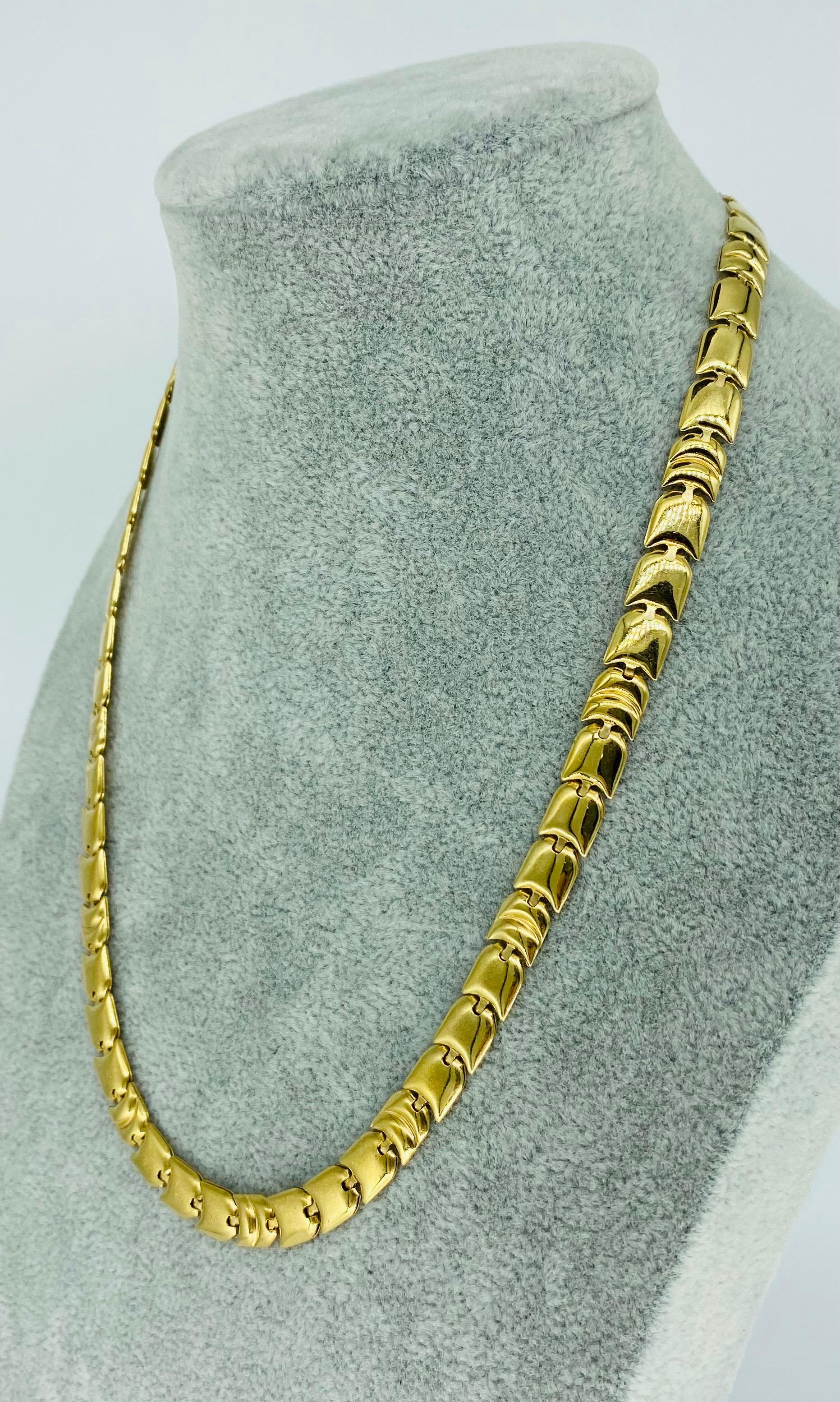 collier chevron or 18 carats