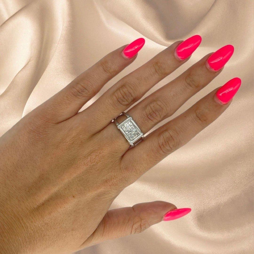Conjunto de anillo y pendientes de clip con diamantes de 0,84 quilates de diseño vintage a juego en Excelente estado para la venta en Miami, FL