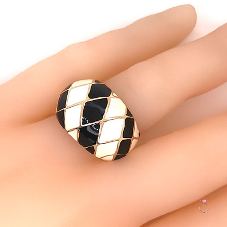 Anillo grande de esmalte blanco y negro en oro amarillo de 14k de diseño vintage MAZ en venta 2
