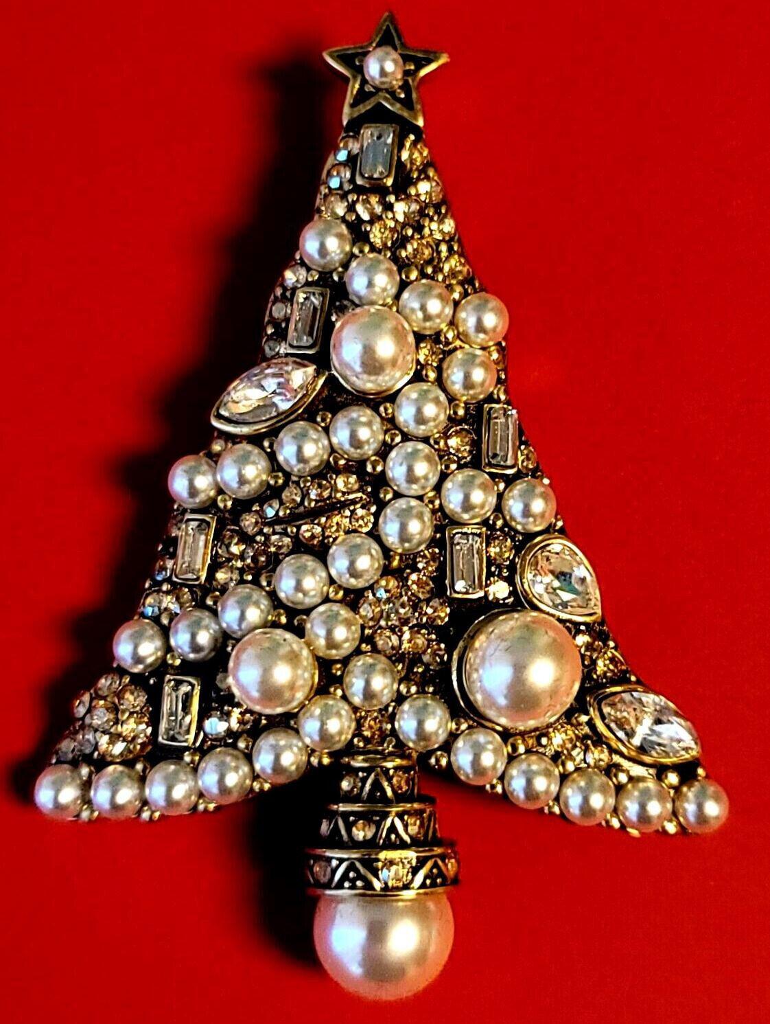Simply Beautiful! Heidi Daus Designer Signed Swarovski Crystal and Pearl Christmas Tree Holiday Brooch Pin. Hand set with Sparkling Swarovski Crystal and simulated Pearls. In Gold-tone mounting. Celebrate the Holiday season and Winter in high style