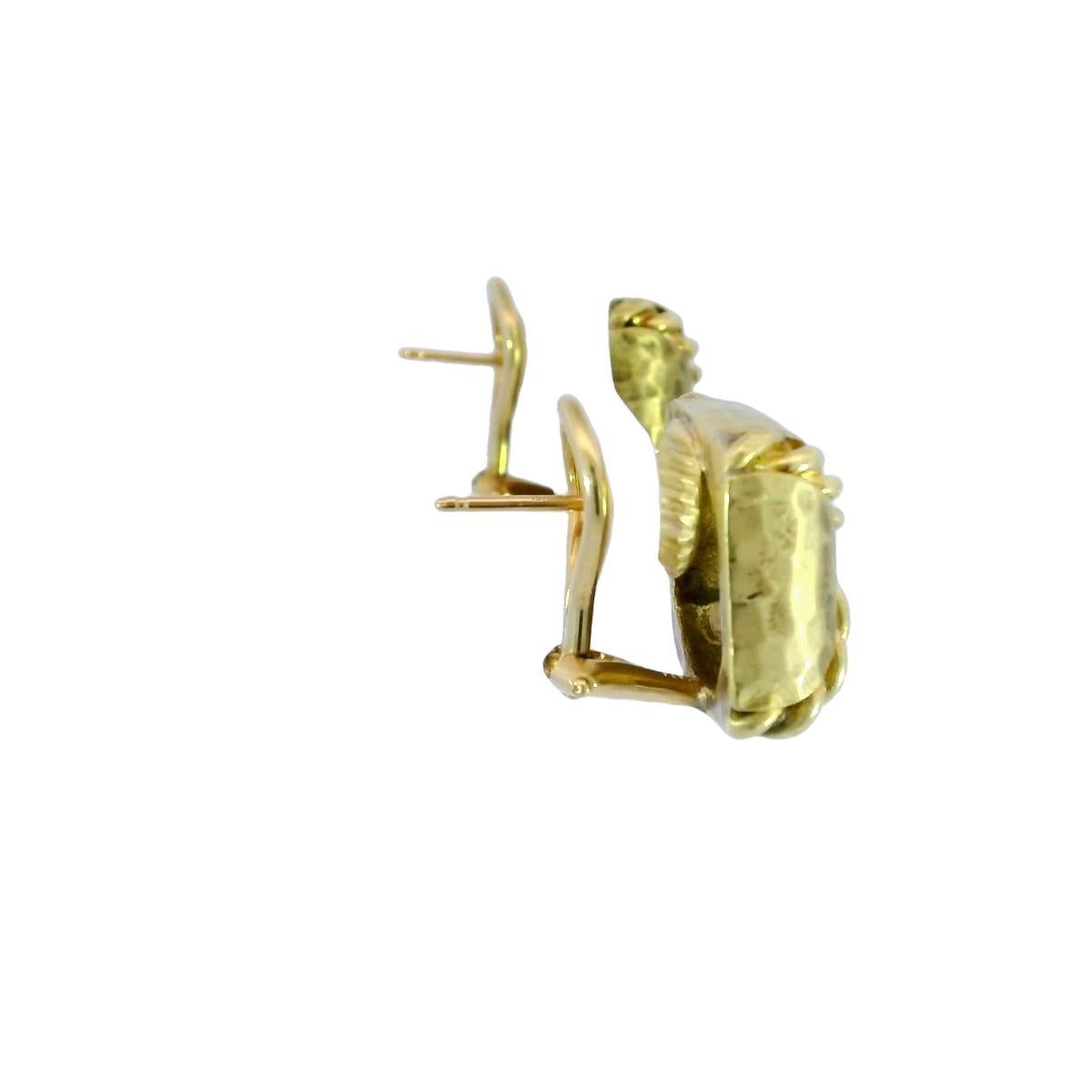 Quadratische Vintage Designer-Ohrringe aus 18 Karat Gelbgold, handgehämmert von Maz im Zustand „Hervorragend“ im Angebot in Fairfield, CT