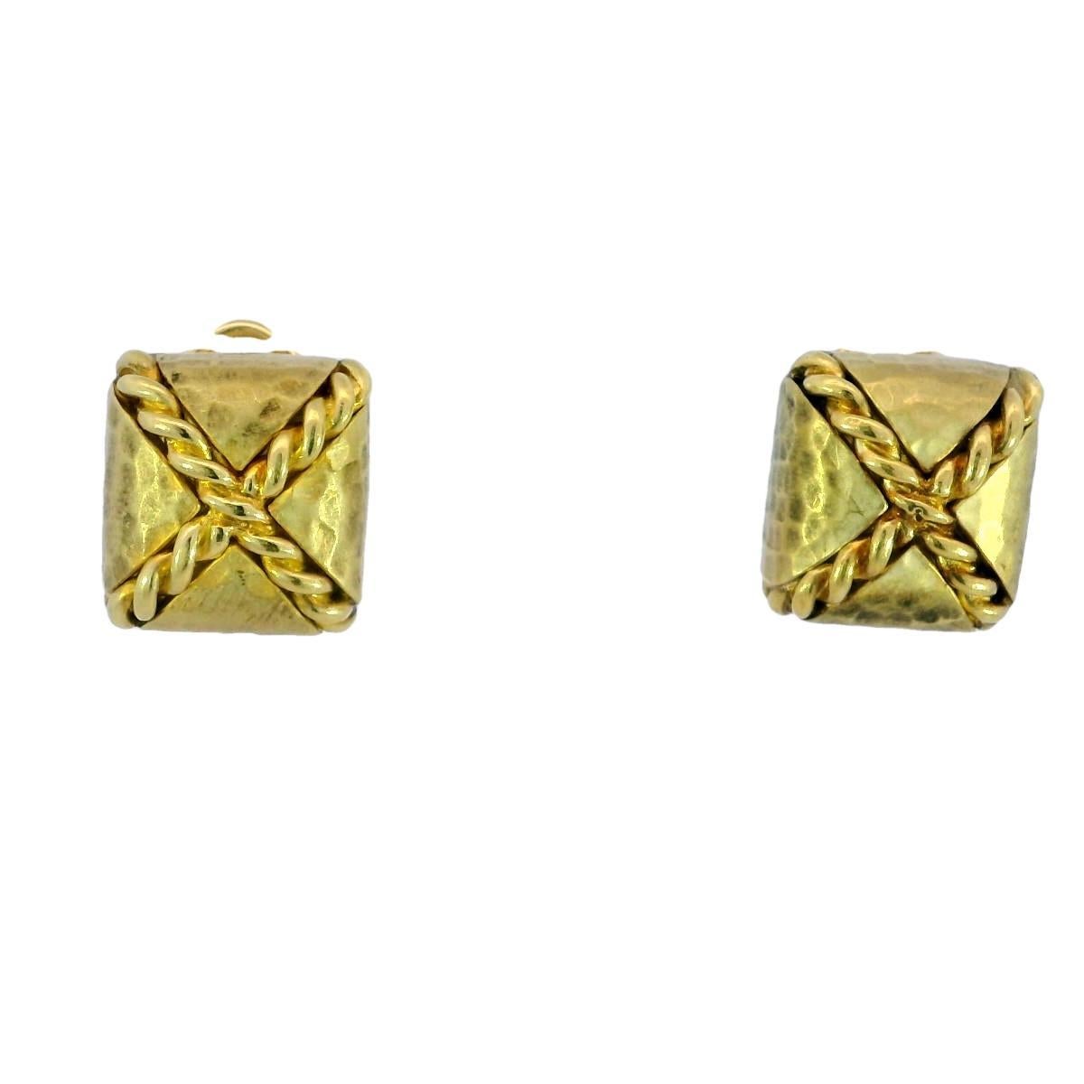 Quadratische Vintage Designer-Ohrringe aus 18 Karat Gelbgold, handgehämmert von Maz im Angebot 2