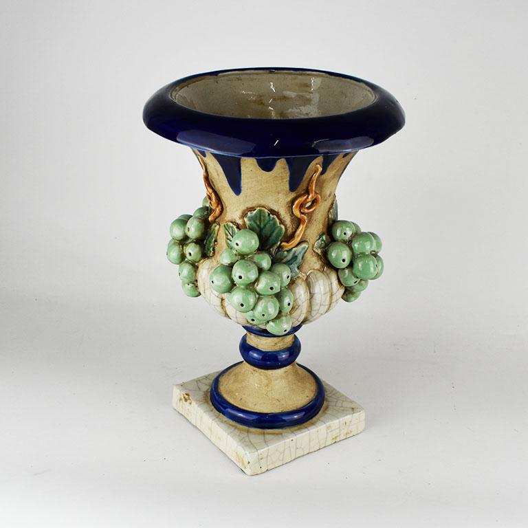 Vintage Designer Trompe L’Oeil Ceramic Tuscan Grape Urn or Planter by Sarreid In Excellent Condition In Oklahoma City, OK