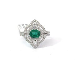Vintage Desing Emerald with Diamond Ring