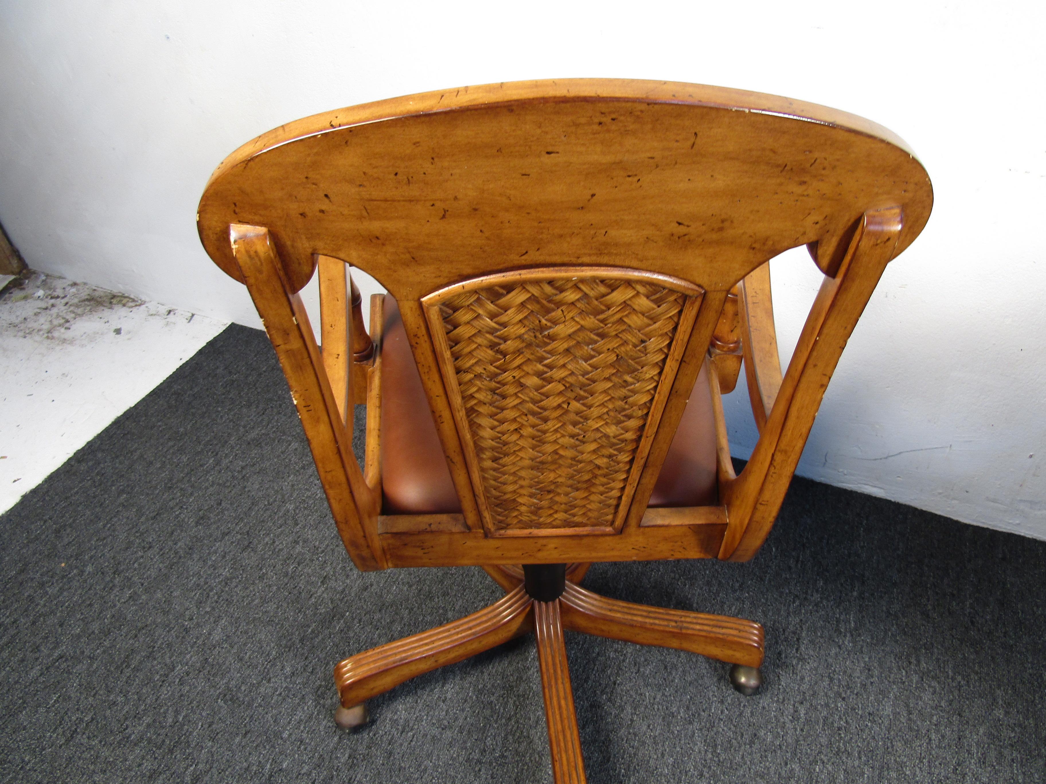 Bureau et chaise vintage en vente 4