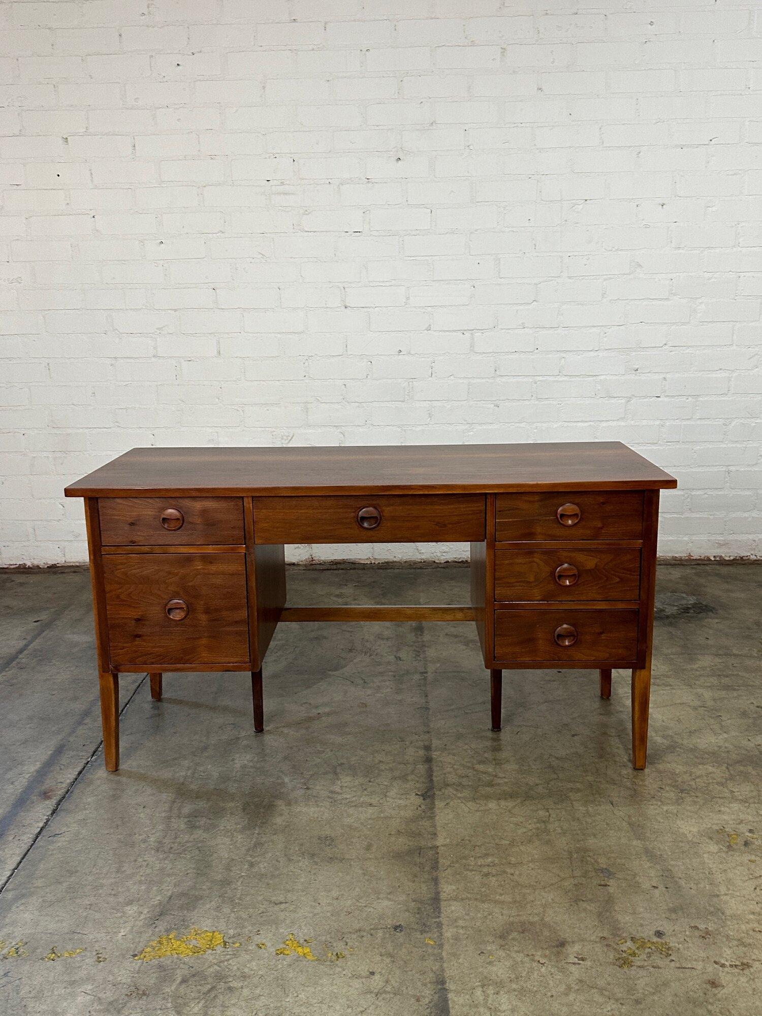 Vintage desk by Stanley 2