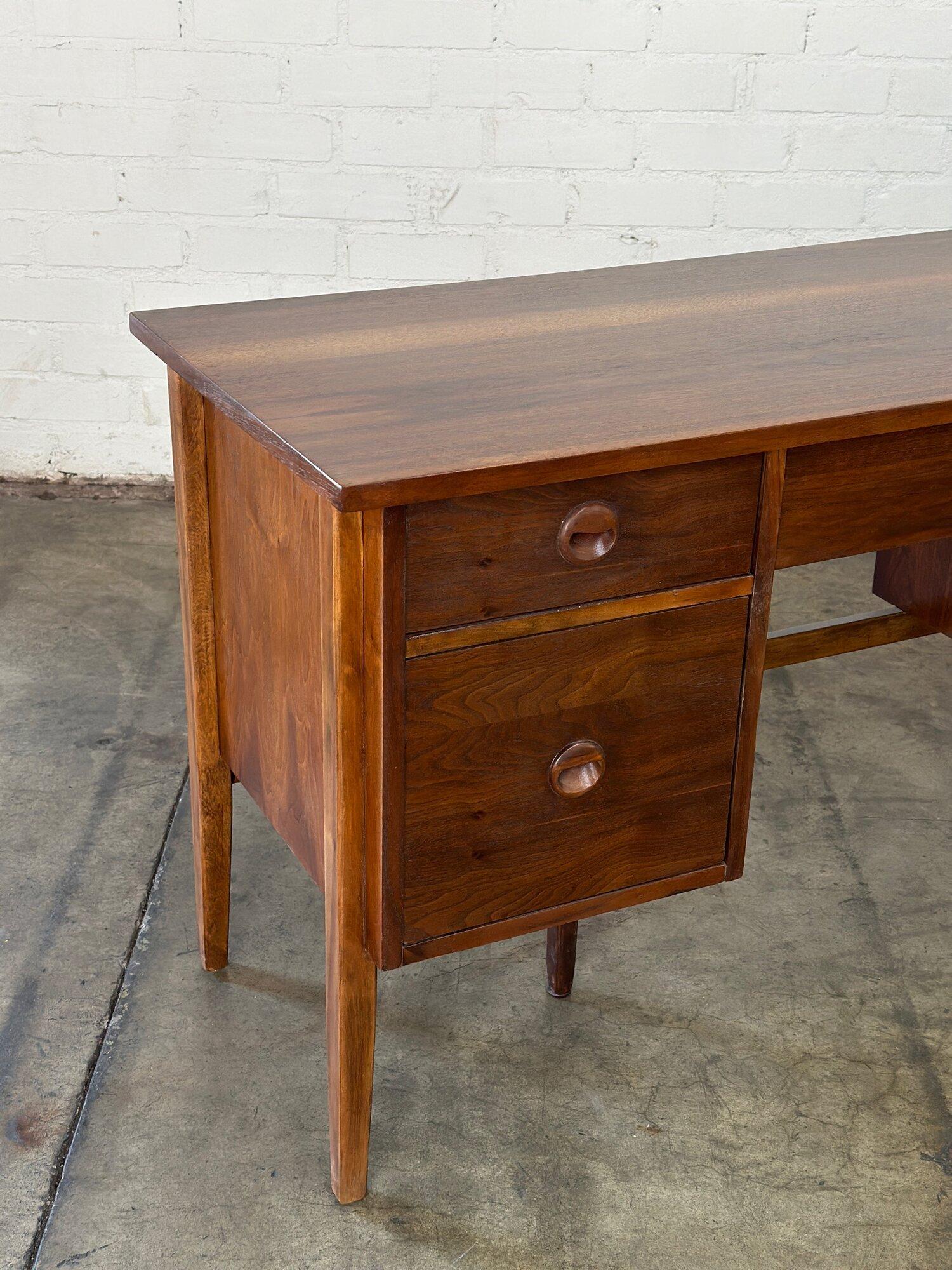 Mid-Century Modern Vintage desk by Stanley