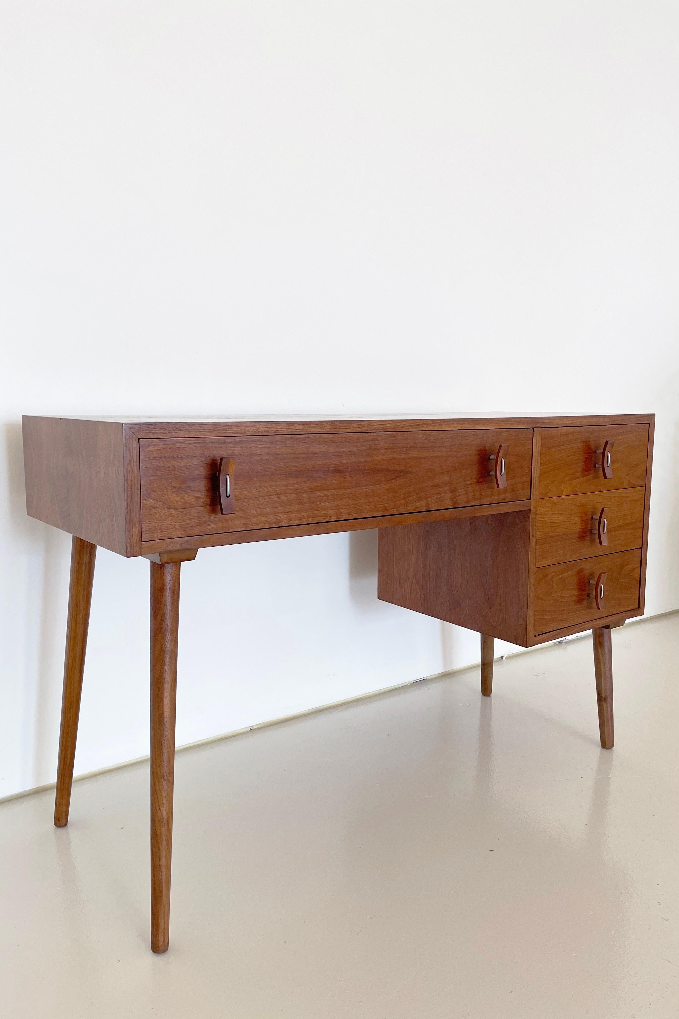 Vintage Desk by Stanley Young for Glenn of California 2