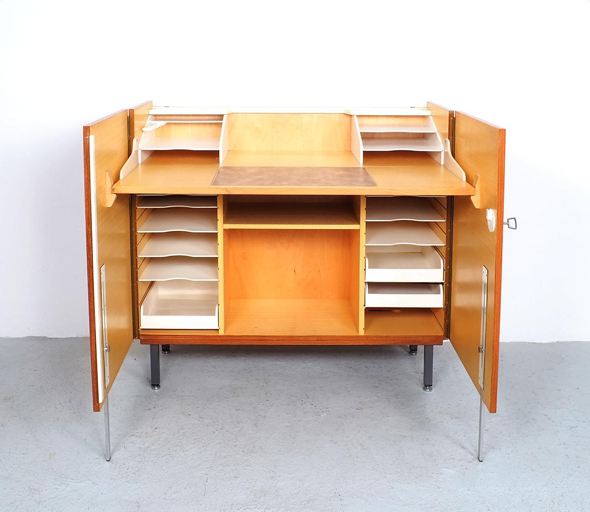 Vintage-Schreibtischschrank aus Teakholz, 1960er Jahre  (Deutsch) im Angebot