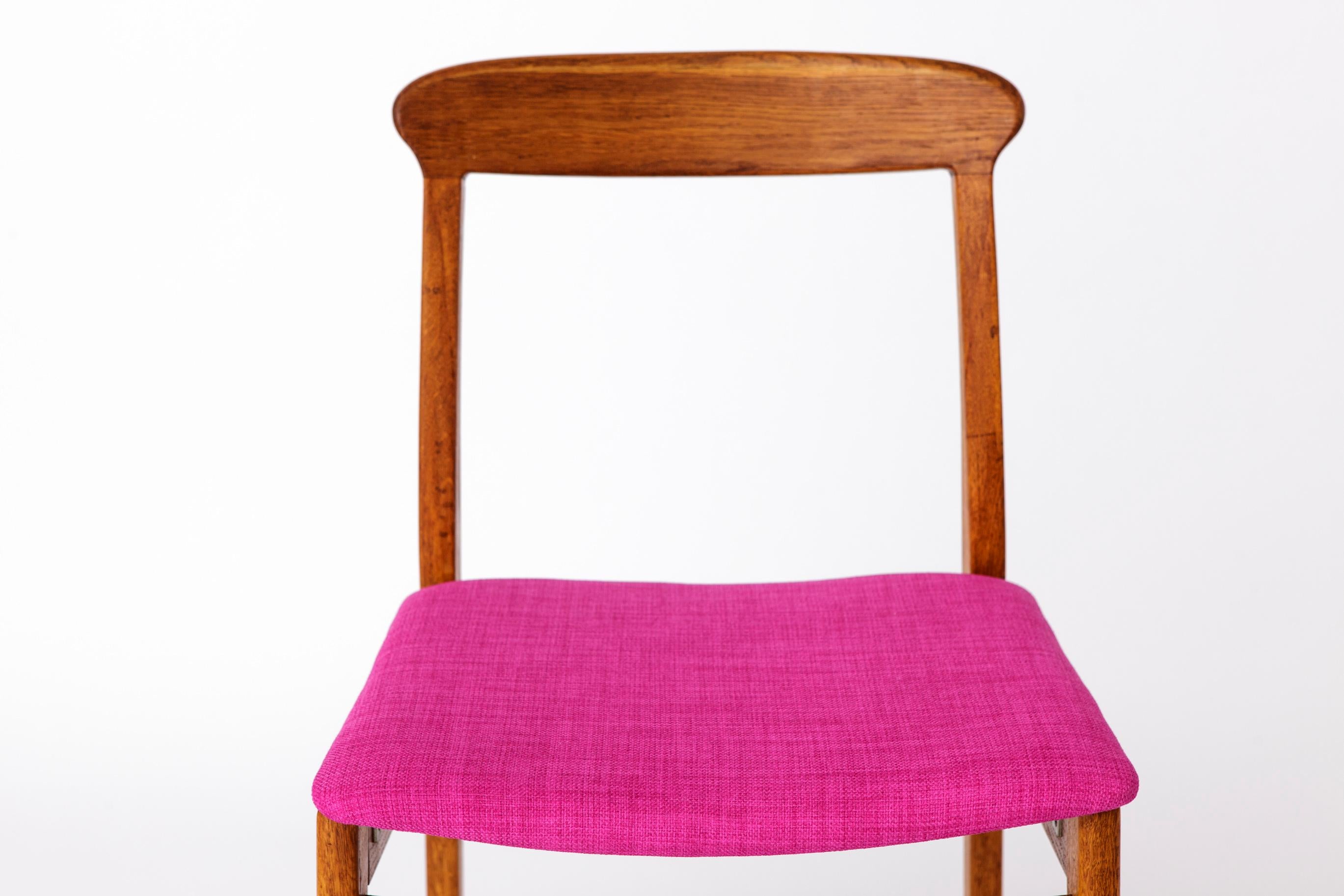 Unique Vintage Desk Chair from the 1960s
Manufacturer: Unknown
Origin: Likely Danish

This sturdy oak chair features a beautifully refurbished and oiled frame, paired with a reupholstered seat in a vibrant magenta textile. A timeless piece in very