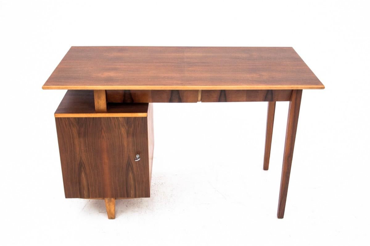 Vintage desk - refurbished.

Type 20-11 / Var II designed by Mieczyslaw Puchala, manufactured by Glucholaskie Fabryki Mebli.

Manufactured at the turn of the 1950s and 1960s.

The furniture is in very good condition, after professional
