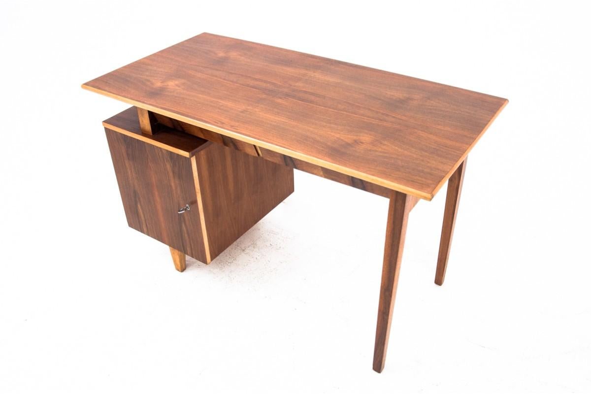 Scrivania vintage, design di M. Puchała, Polonia, anni '60. In condizioni buone in vendita a Chorzów, PL