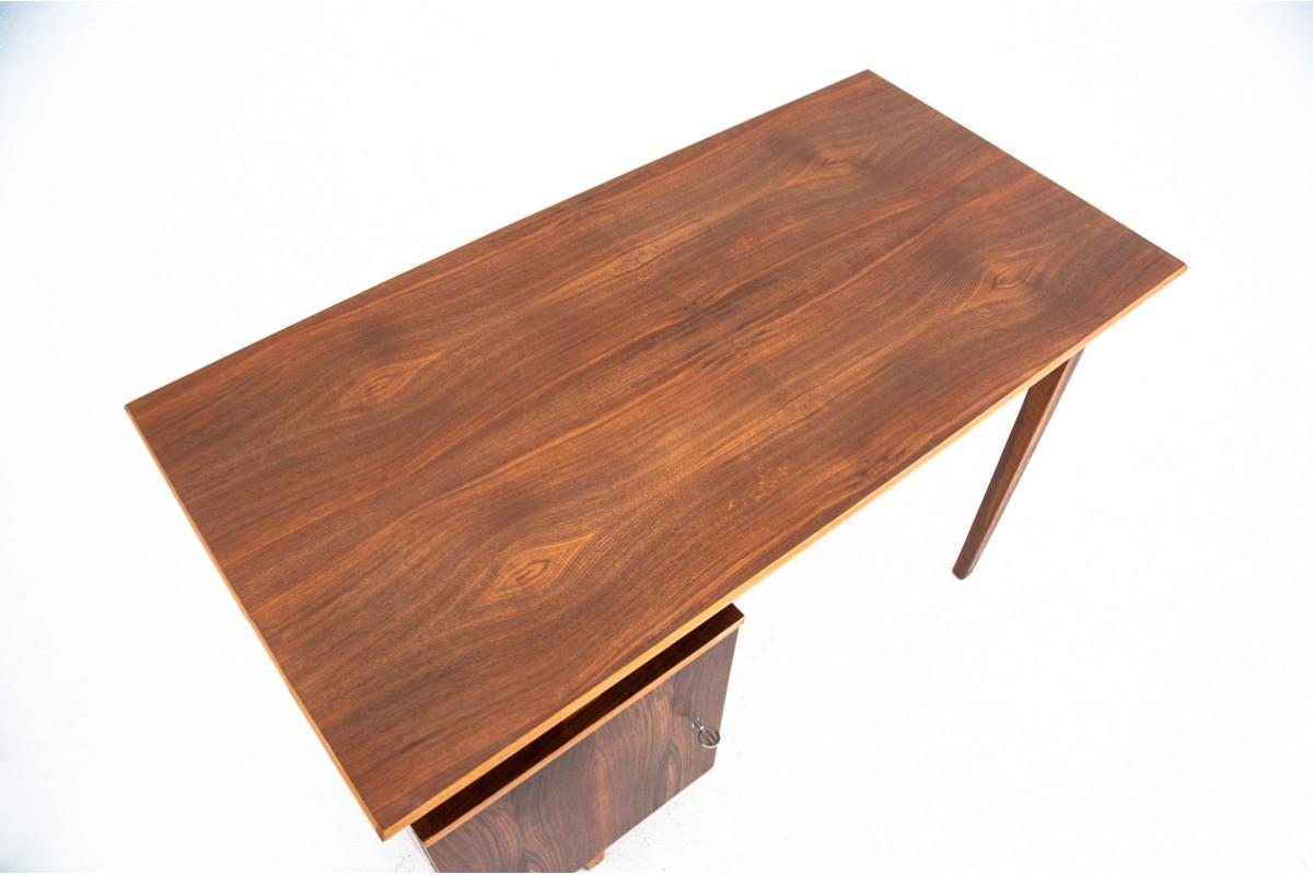 Noce Scrivania vintage, design di M. Puchała, Polonia, anni '60. in vendita
