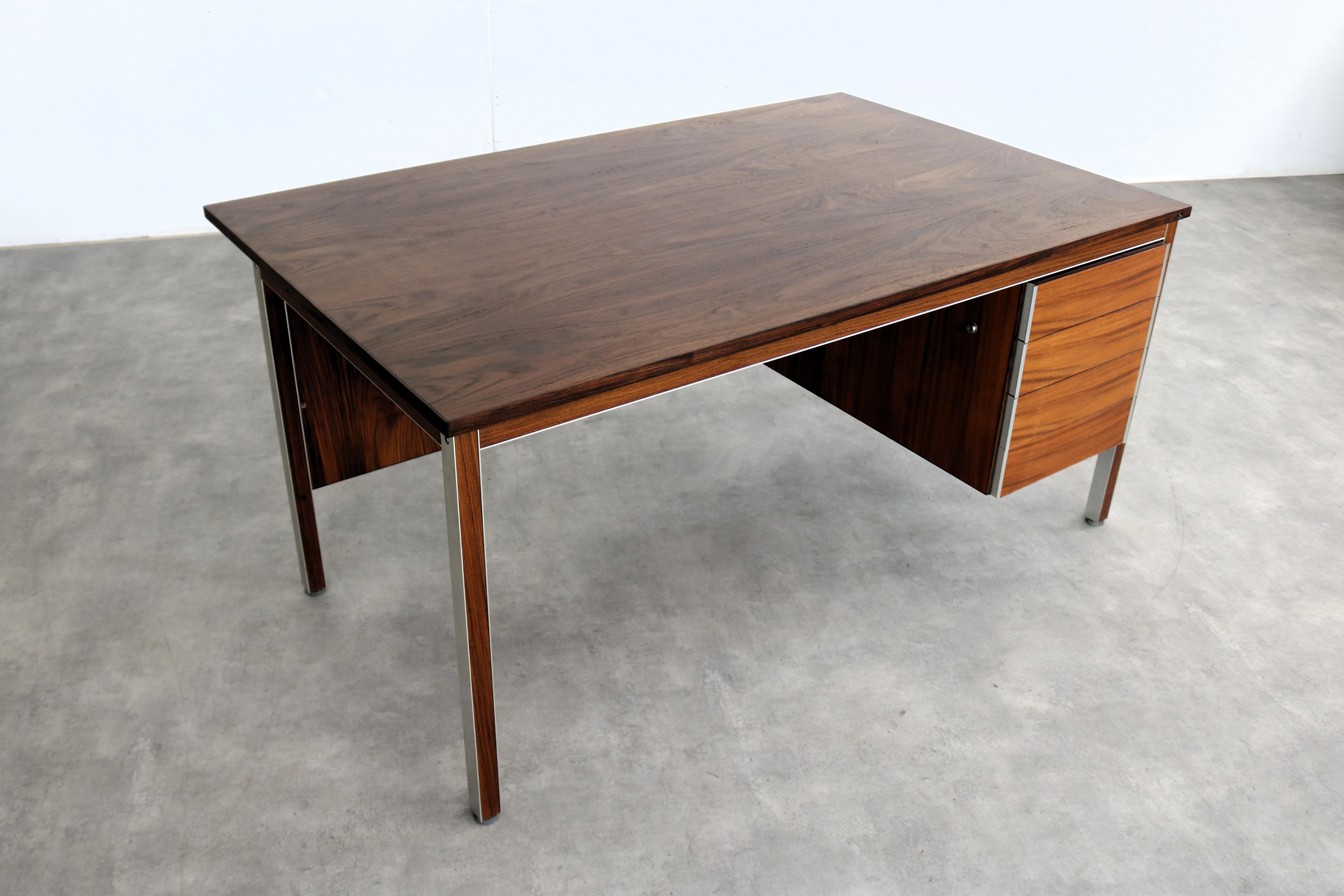 vintage desk  desk  1960s  Nipu In Good Condition For Sale In Lemmer, NL